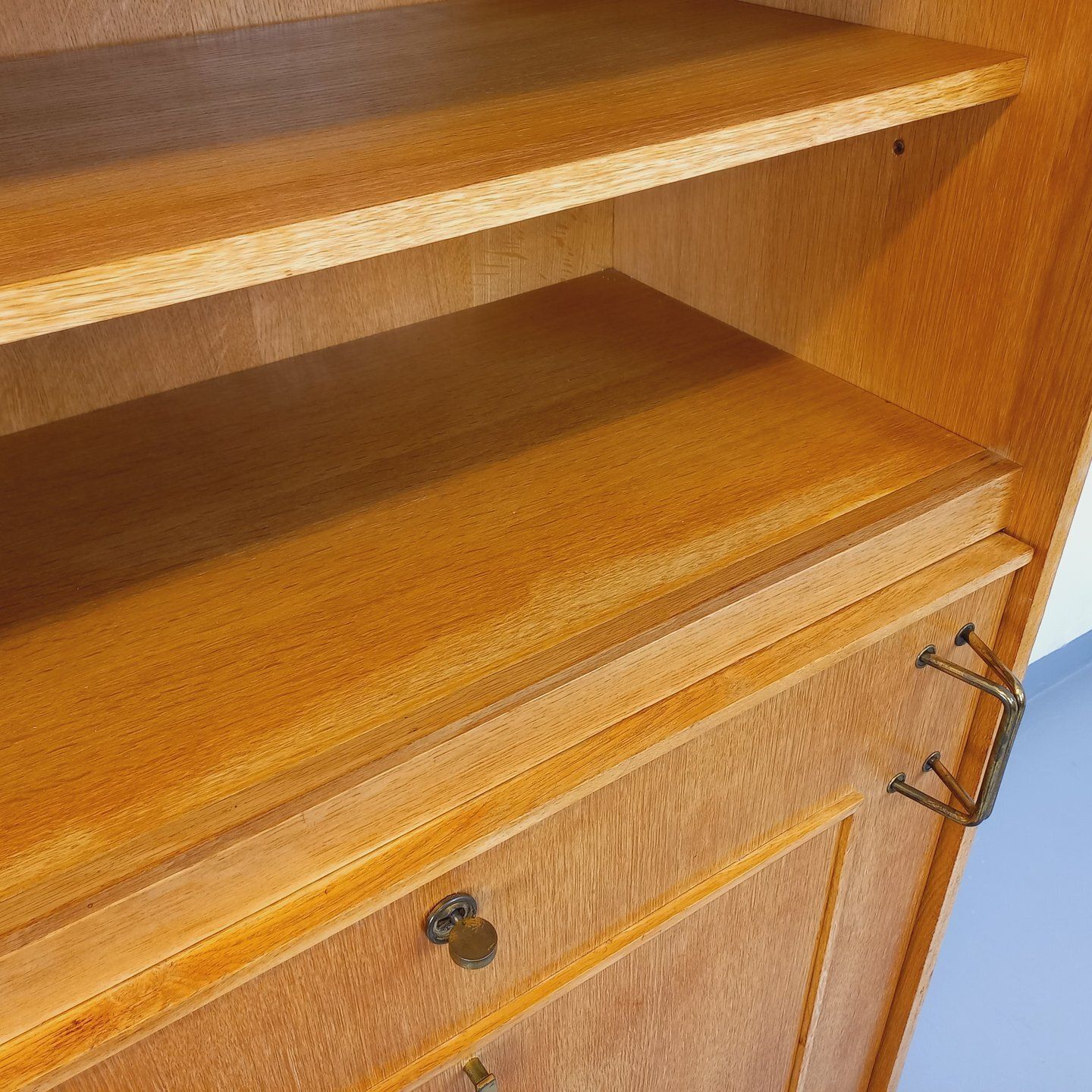 Opbergkast met Eikenhouten Bijzettafel photo buy