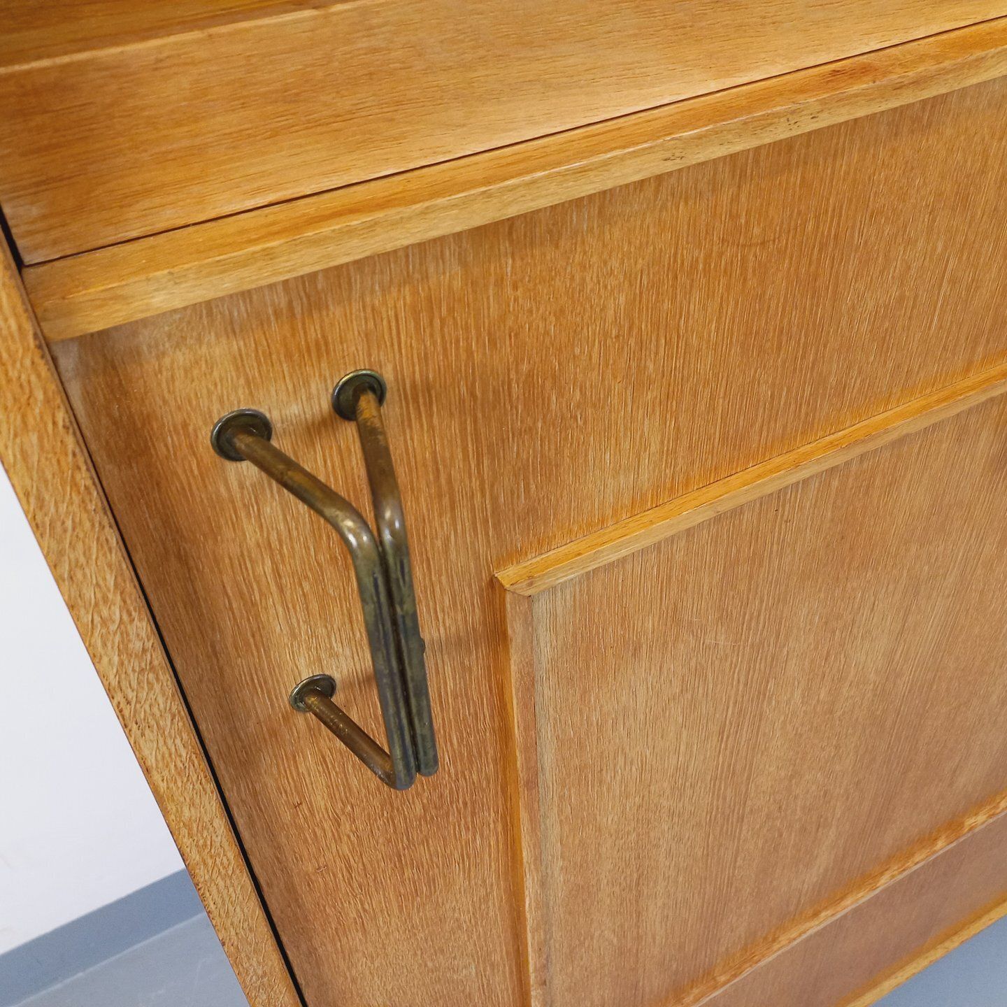photo furniture Opbergkast met Eikenhouten Bijzettafel
