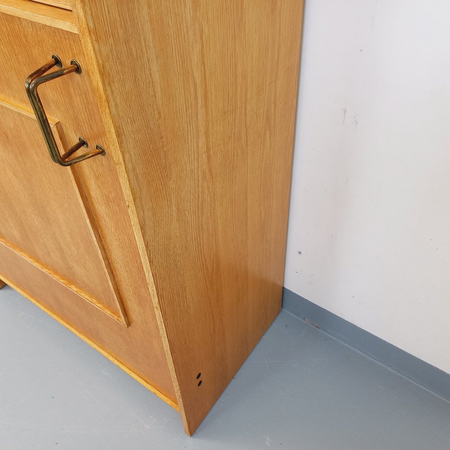 photo for sale Opbergkast met Eikenhouten Bijzettafel