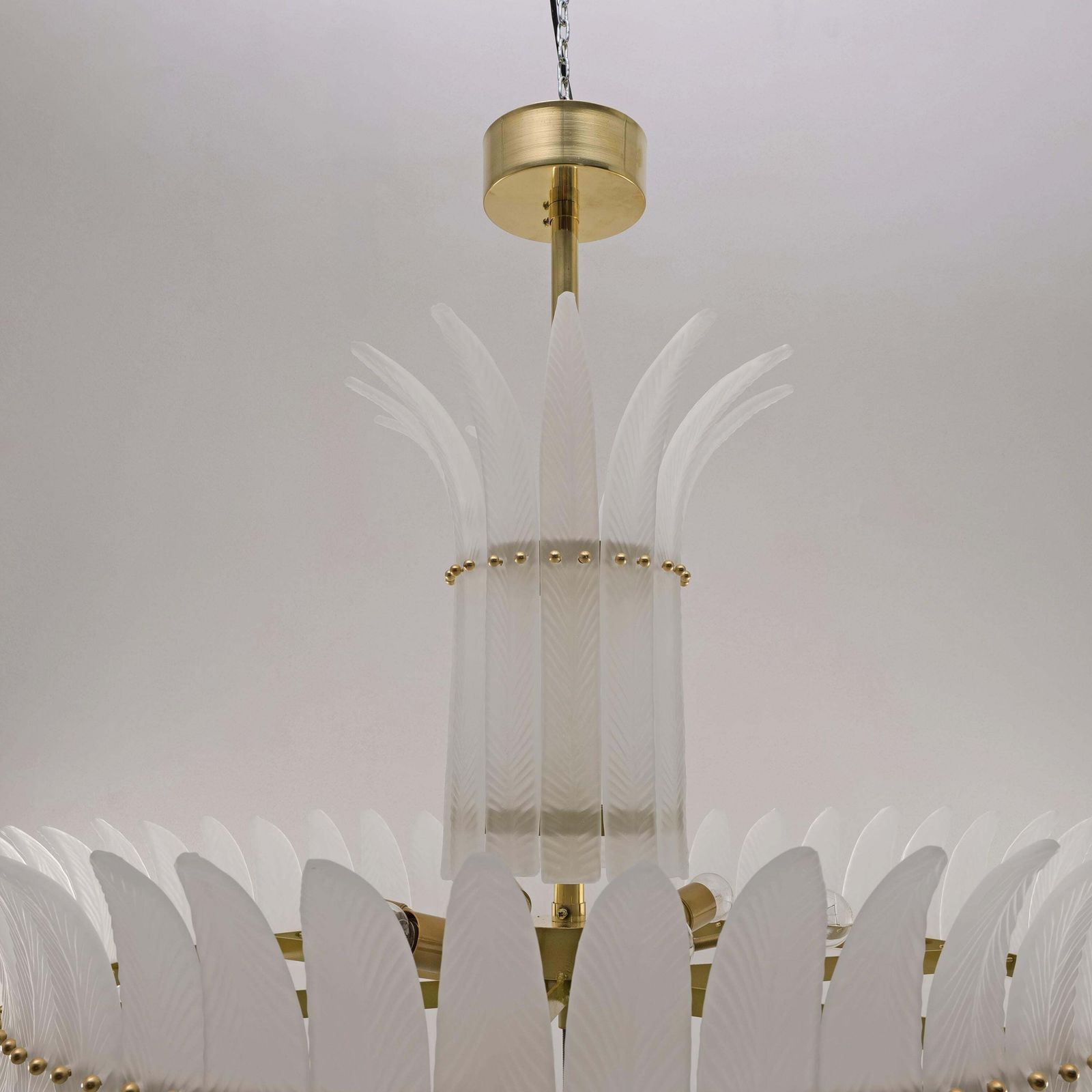 Art Deco stijl Italiaanse Murano glas veren kroonluchter met messing details photo buy