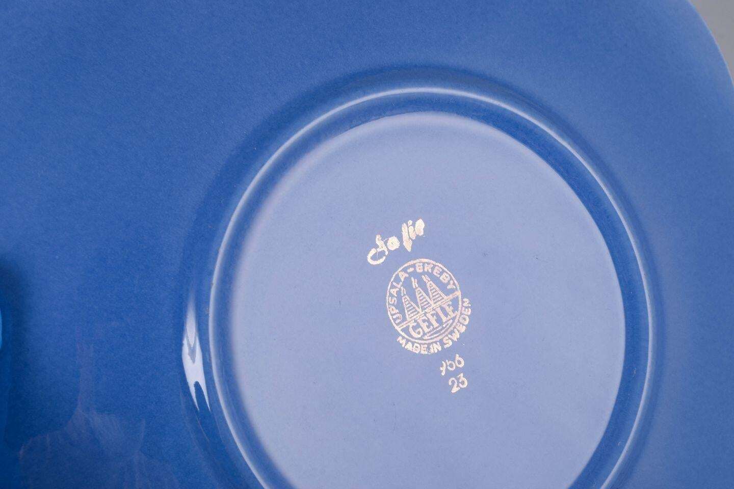 Arthur Percy voor Upsala Ekeby. Set van zes keramische "Safir" borden. Midden 20e eeuw. photo Woonaccessoires