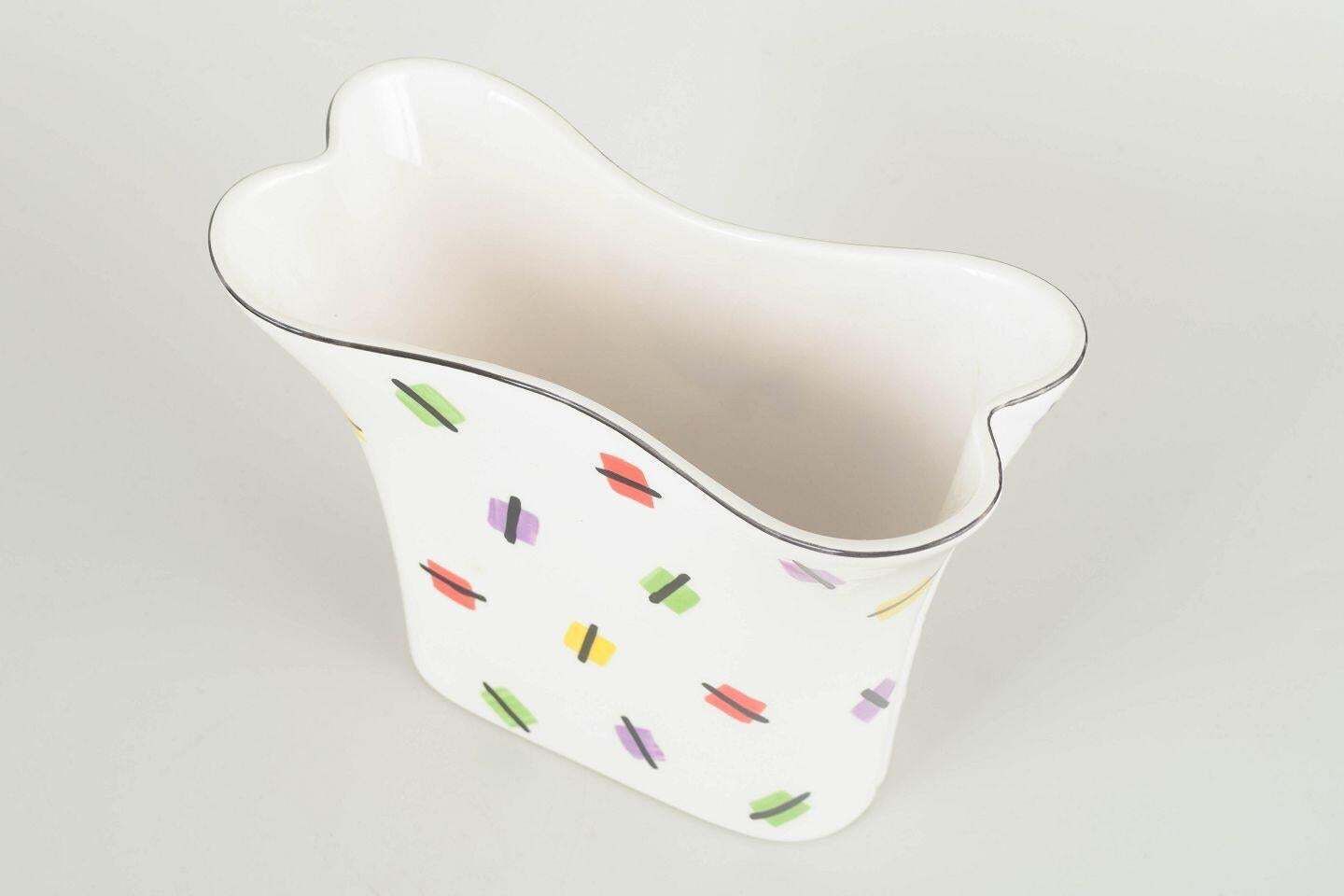 Pia Rönndahl voor Gustavsberg. Faience vaas met abstract veelkleurig patroon. photo furniture