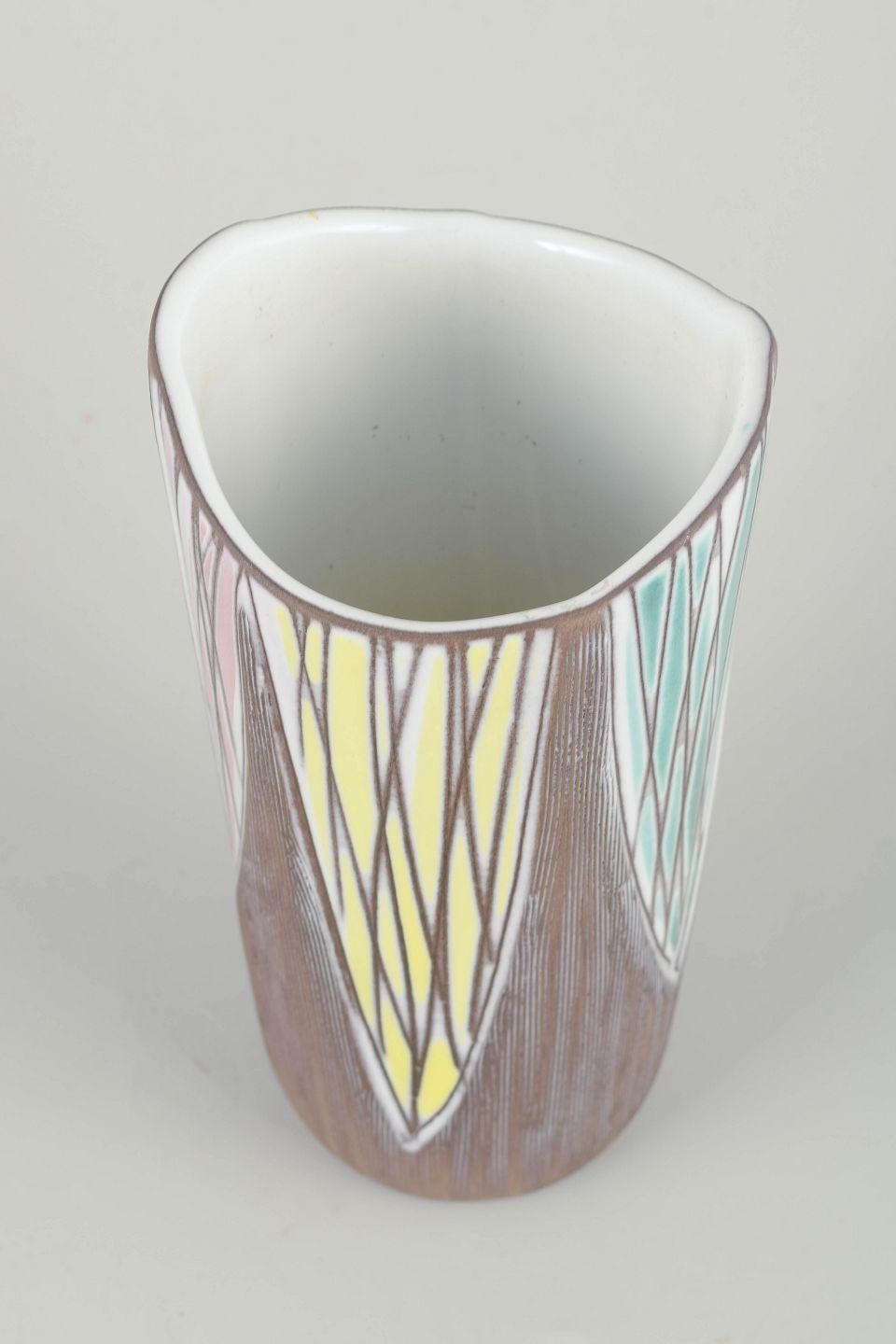 Vase en céramique Mari Simmulson, Upsala Ekeby, décor géométrique, années 1950-1960 photo furniture