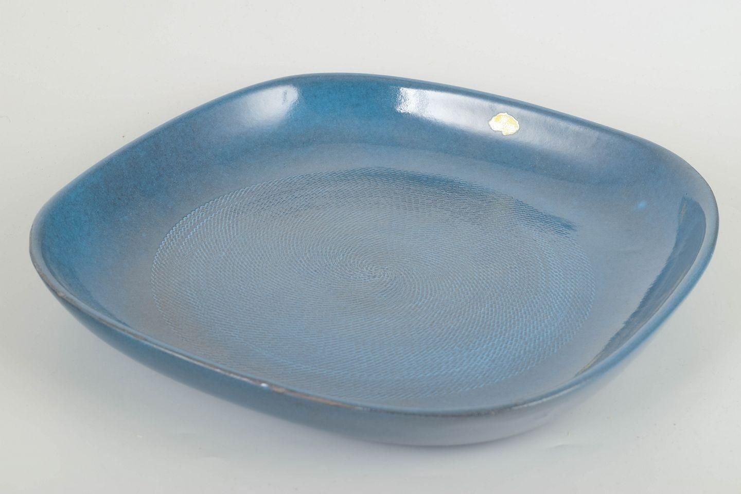 Plat carré en grès Ingrid Atterberg pour Upsala Ekeby « Bris » à glaçure bleue. photo furniture