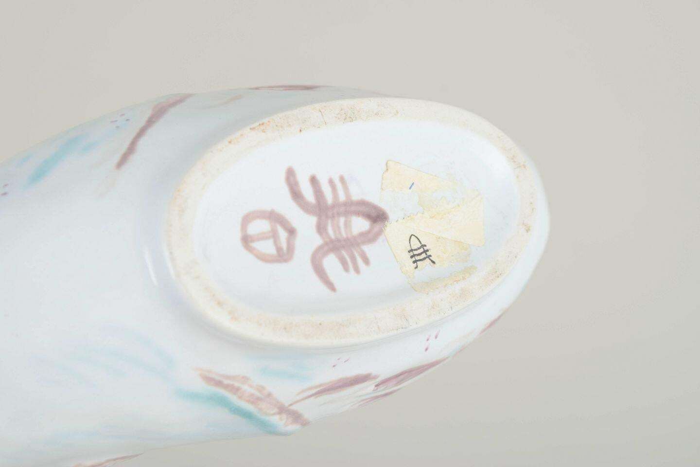 Thorvald Olsen voor Aluminia. Figuratieve sauskom in de vorm van een vogel. Midden 20e eeuw. photo Woonaccessoires