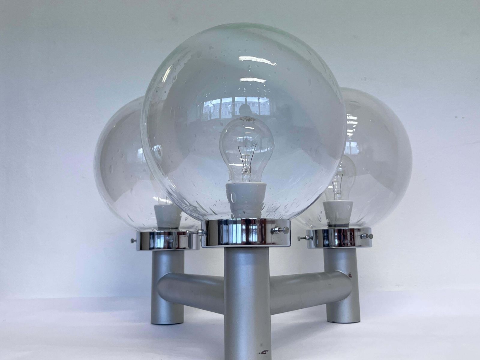 photo for sale Zeldzame XXL mid-century glazen wandlamp voor hotel – ca. jaren 1970
