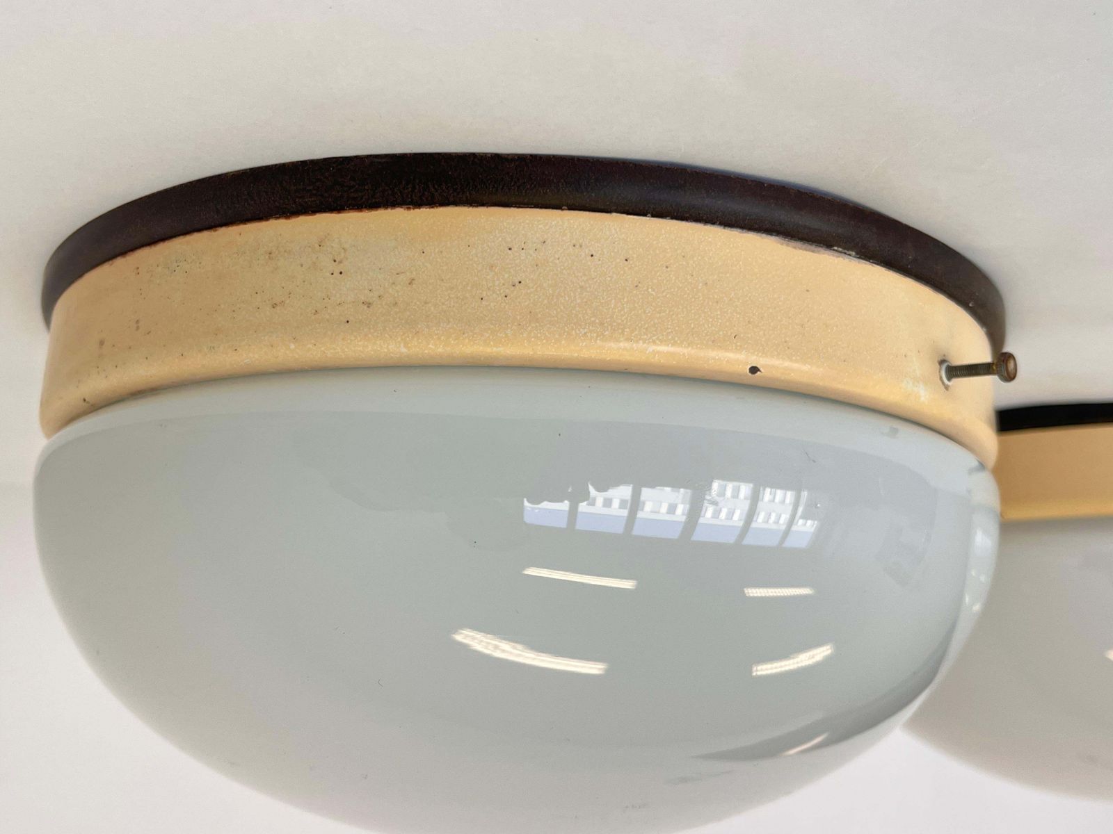 Paar Bakeliet Bauhaus Plafondlampen of Inbouwspots, Wandlampen   jaren 1940 photo vintage