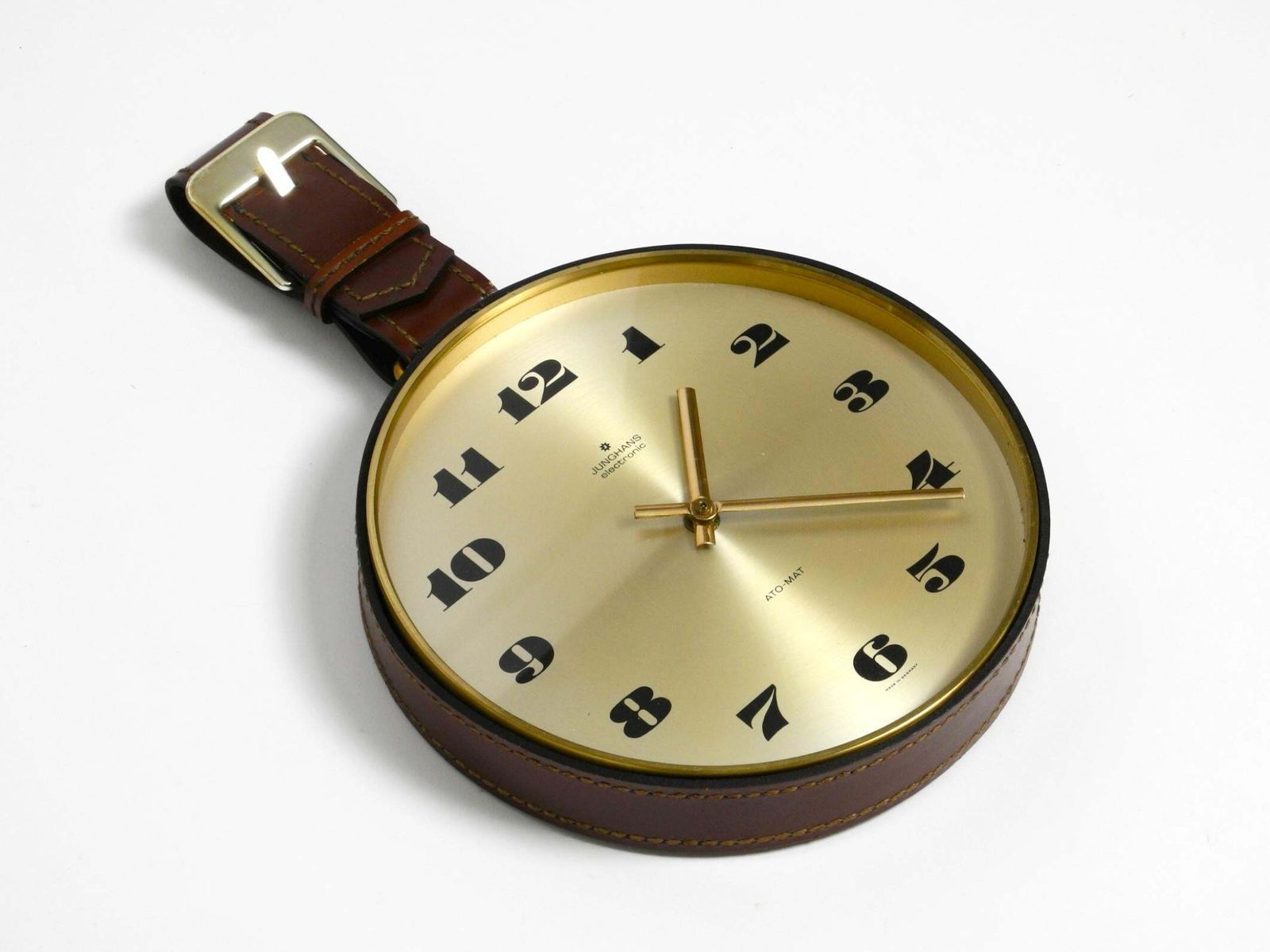 Junghans Messing Wandklok uit de jaren 1960 met Lederen Ophangband photo 432.0