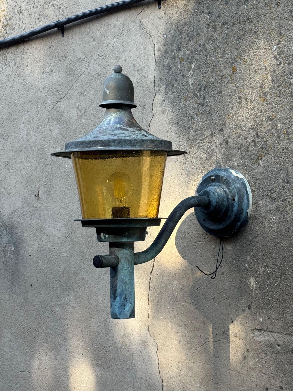 photo vinterior Brass Outdoor Wall Lamps With Yellow Glass Shades