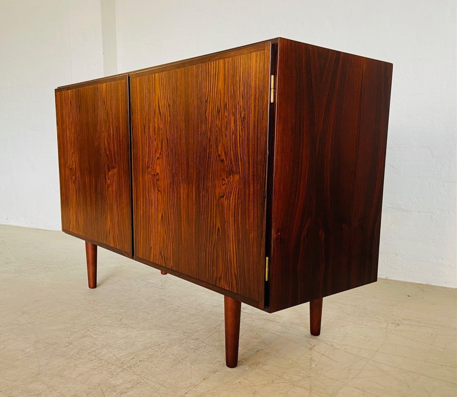 photo furniture Vintage Retro Danish Mid Century Rosewood Sideboard By Gunni Omann 1960,S