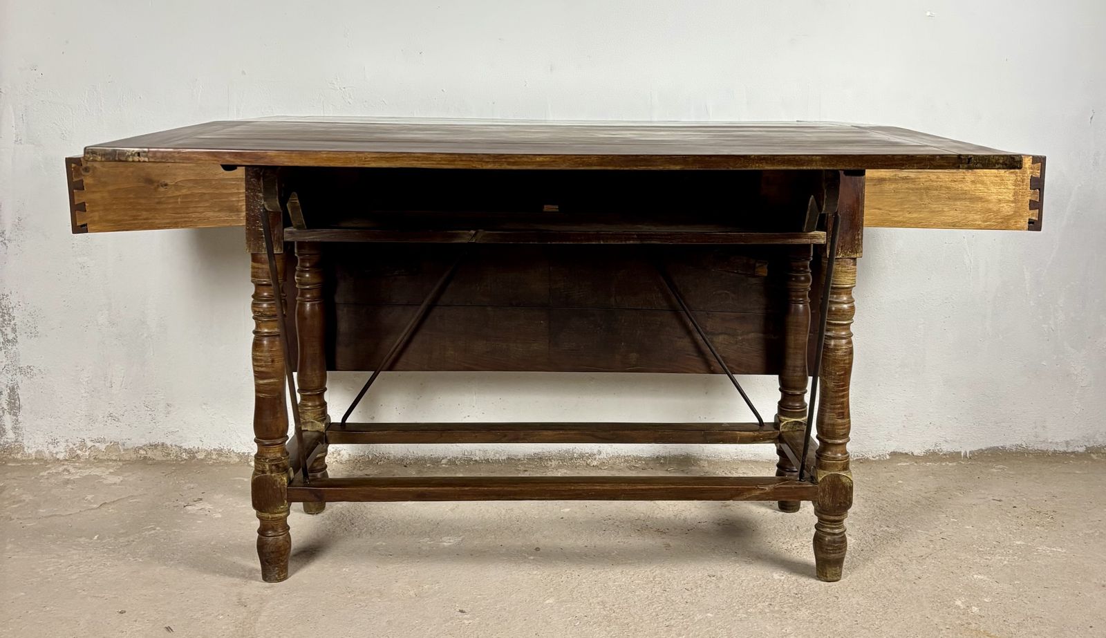 Spaanse houten klaptafel, begin 20e eeuw photo buy