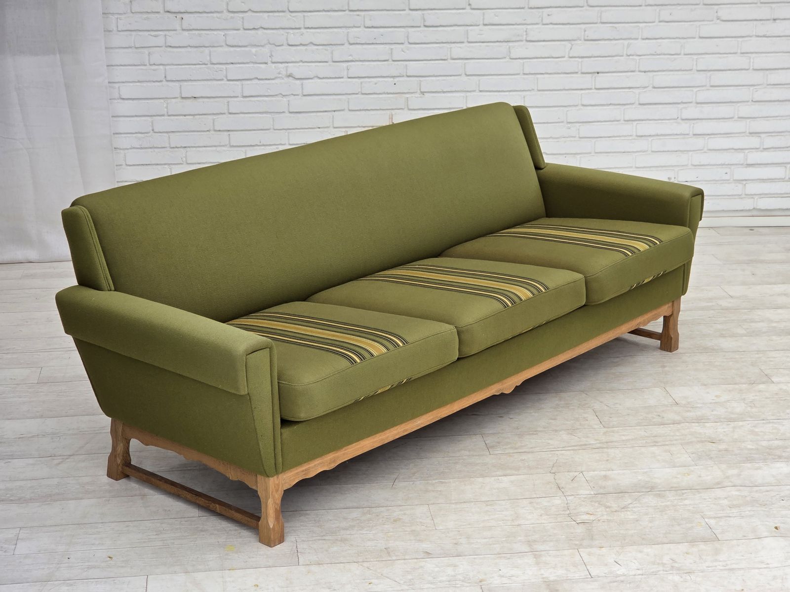 1970s, 3 Seater Danish Sofa, Green Furniture Wool, Oak Wood. photo vinterior