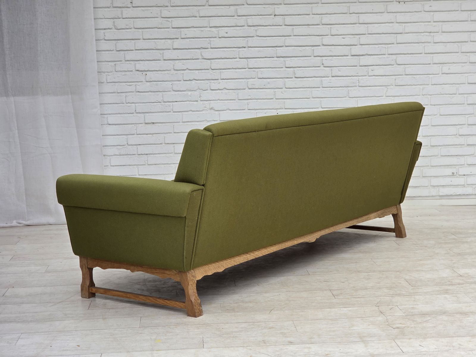 photo vintage 1970s, 3 Seater Danish Sofa, Green Furniture Wool, Oak Wood.