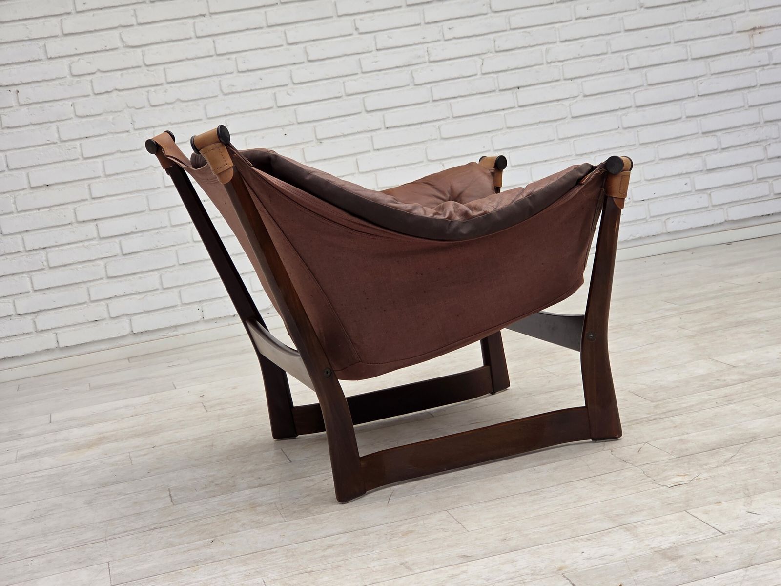 Meubels Ca. jaren 1970, Noors design van Tormod Alnaes, "Trega" loungestoel. photo