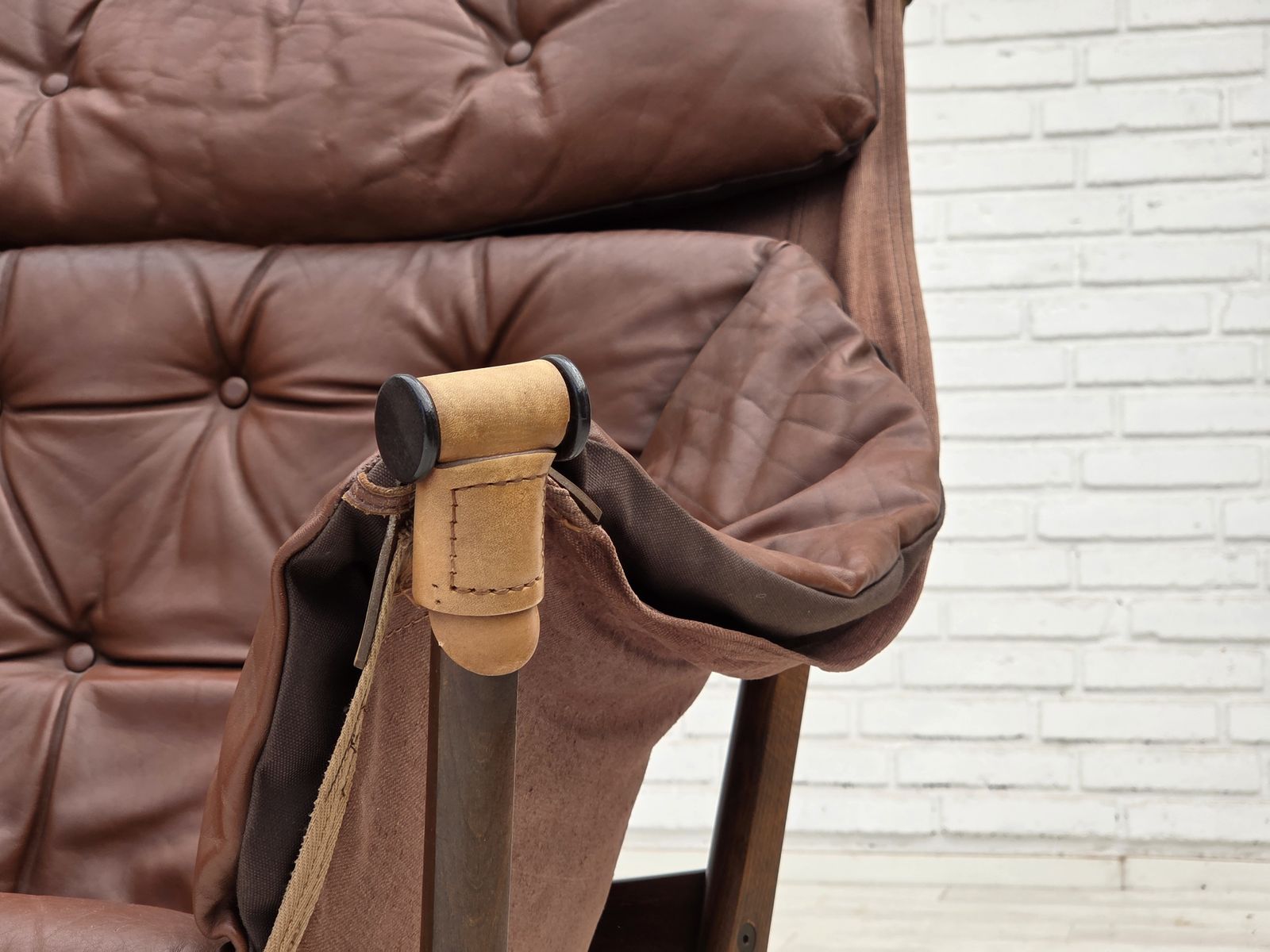 Meubels Ca. jaren 1970, Noors design van Tormod Alnaes, "Trega" loungestoel. photo