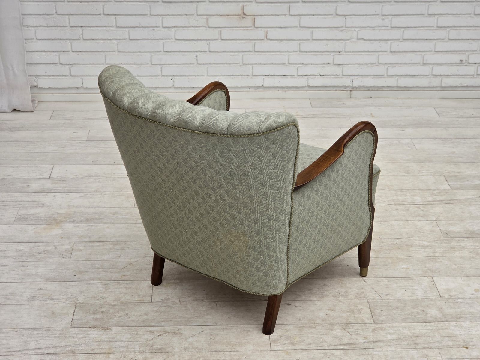 Meubels Ca. jaren 1960, Deense fauteuil, lichtblauwe meubelstof, beukenhout. photo