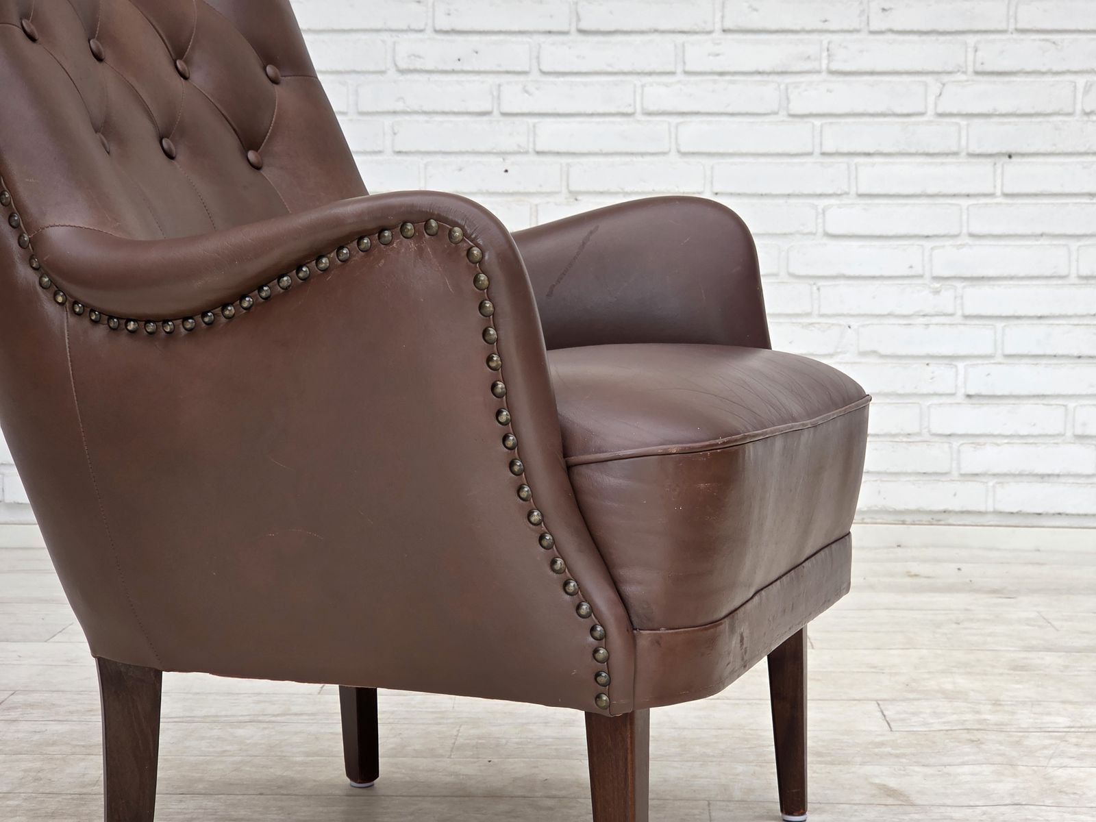 Ca. jaren 1970, Deense fauteuil, bruin meubelleer. photo for sale