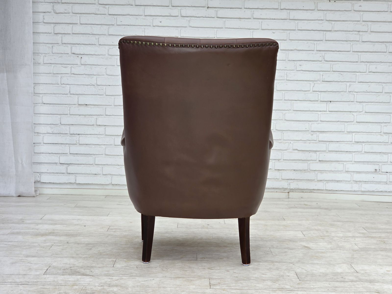 photo vinterior 1970s, Danish Armchair, Original Brown Furniture Leather.