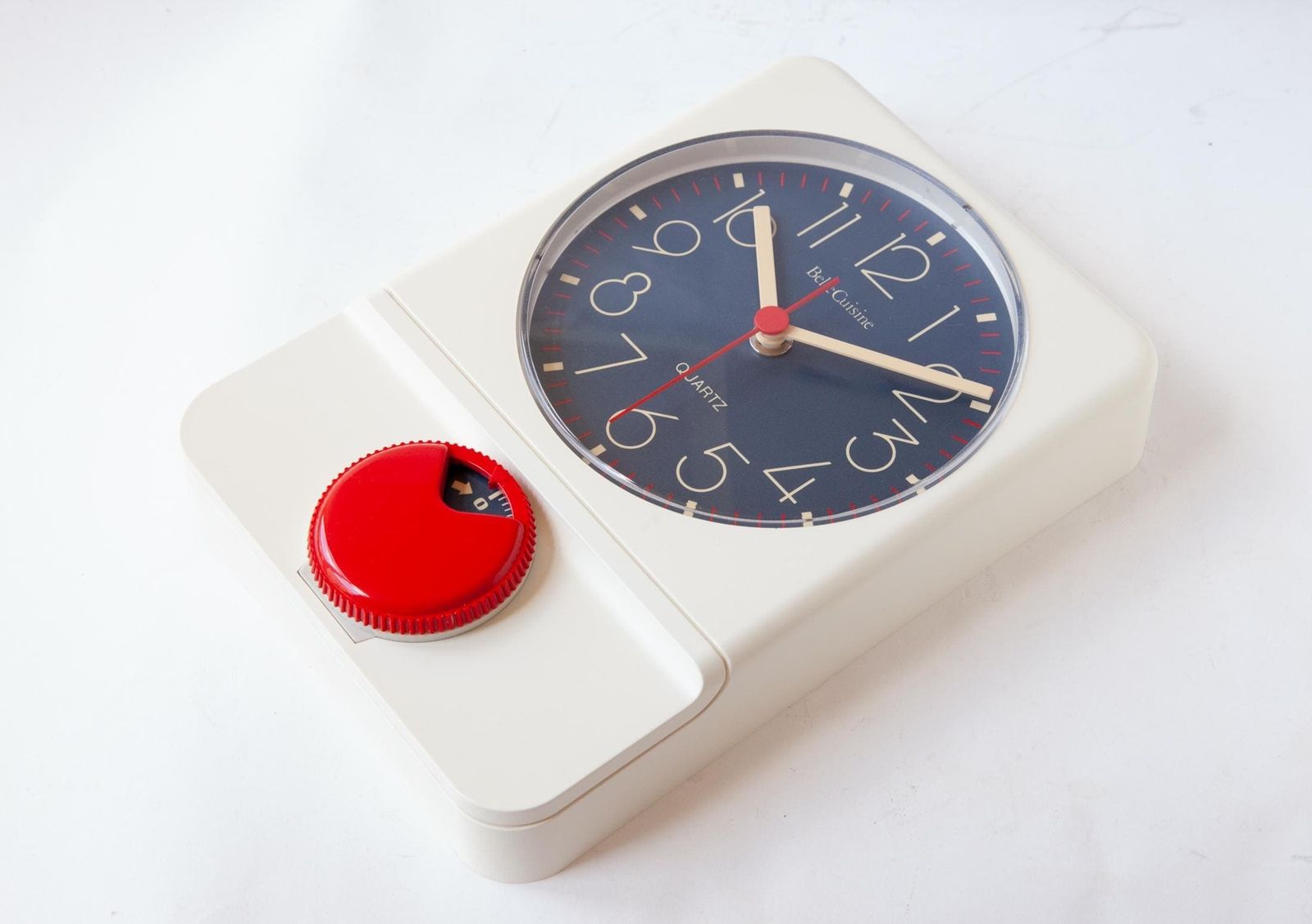 80s Postmodern Keukenwekker Duitsland Wandklok Space Age Panton Mid Century Belle Cuisine 70s photo Woonaccessoires