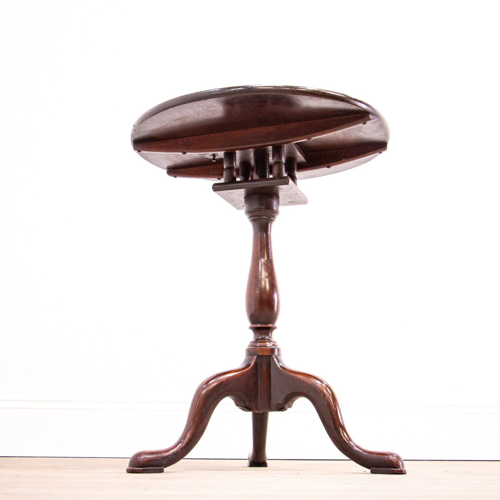Georgian Mahogany Tilt Top Table With Birdcage Mechanism photo vinterior