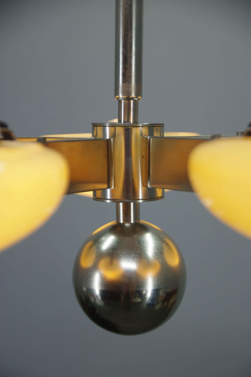 photo for sale Lustre Art déco fonctionnaliste en nickel plaqué, années 1930