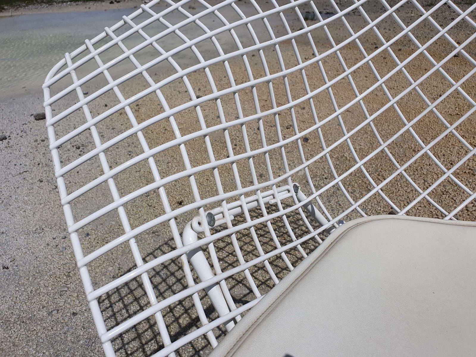 Genuine Harry Bertoia Diamond 421 Chairs. 1970s. 3 Available In White. photo buy