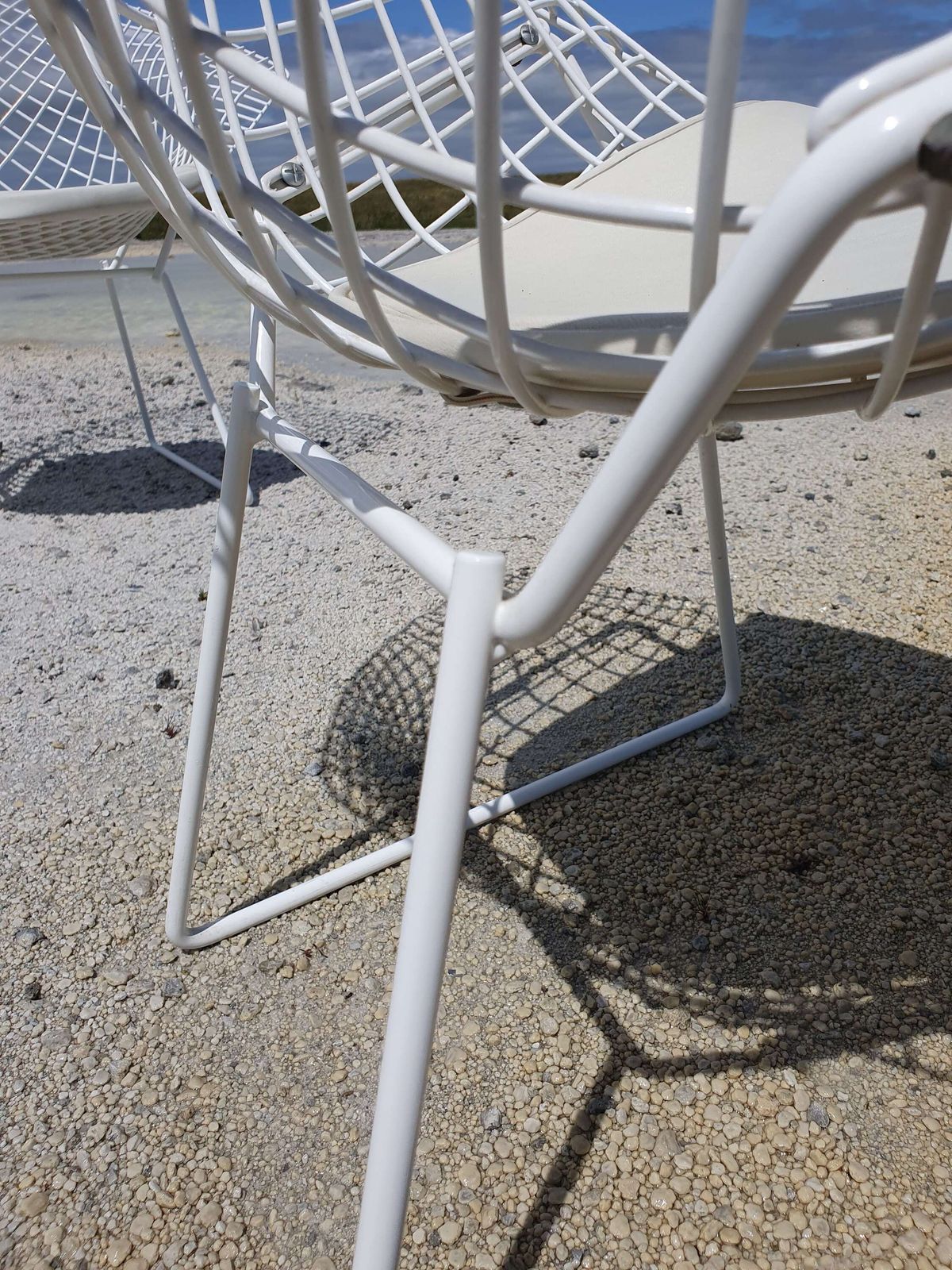 Genuine Harry Bertoia Diamond 421 Chairs. 1970s. 3 Available In White. photo vintage