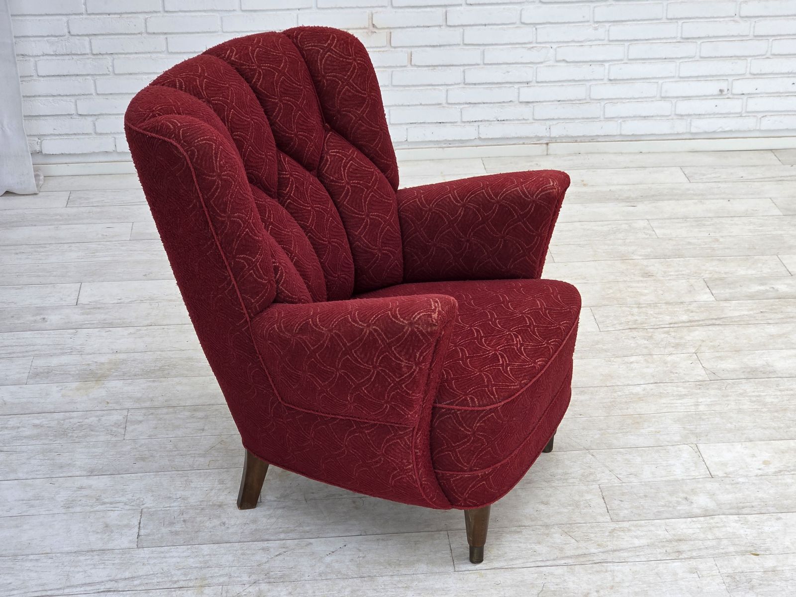 Ca. jaren 1960, Deense fauteuil, rode meubelstof. photo buy