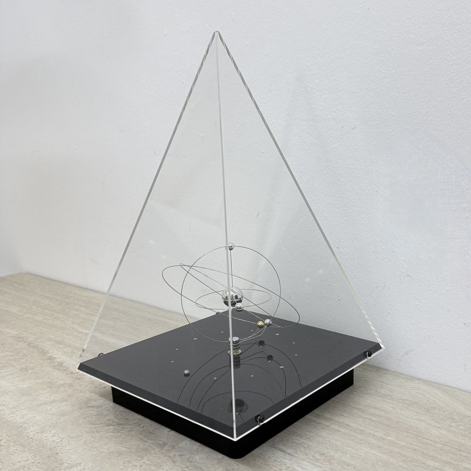 Jeco Planetary Orbit Solar System bureauklok, jaren 1980, Japan photo for sale