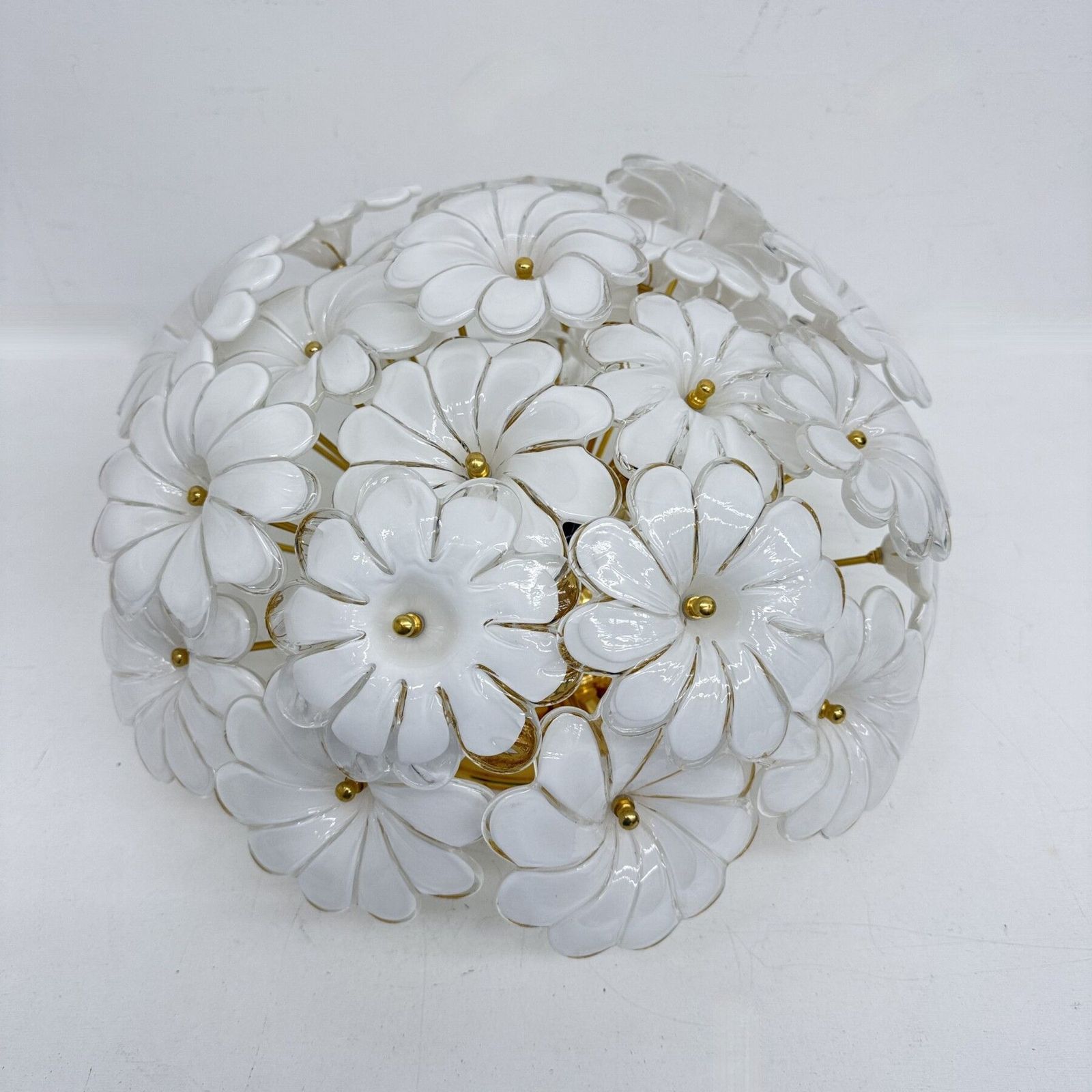 photo for sale Murano White Glass Floral Italian Ceiling Lamp Flush Mount, jaren 1970