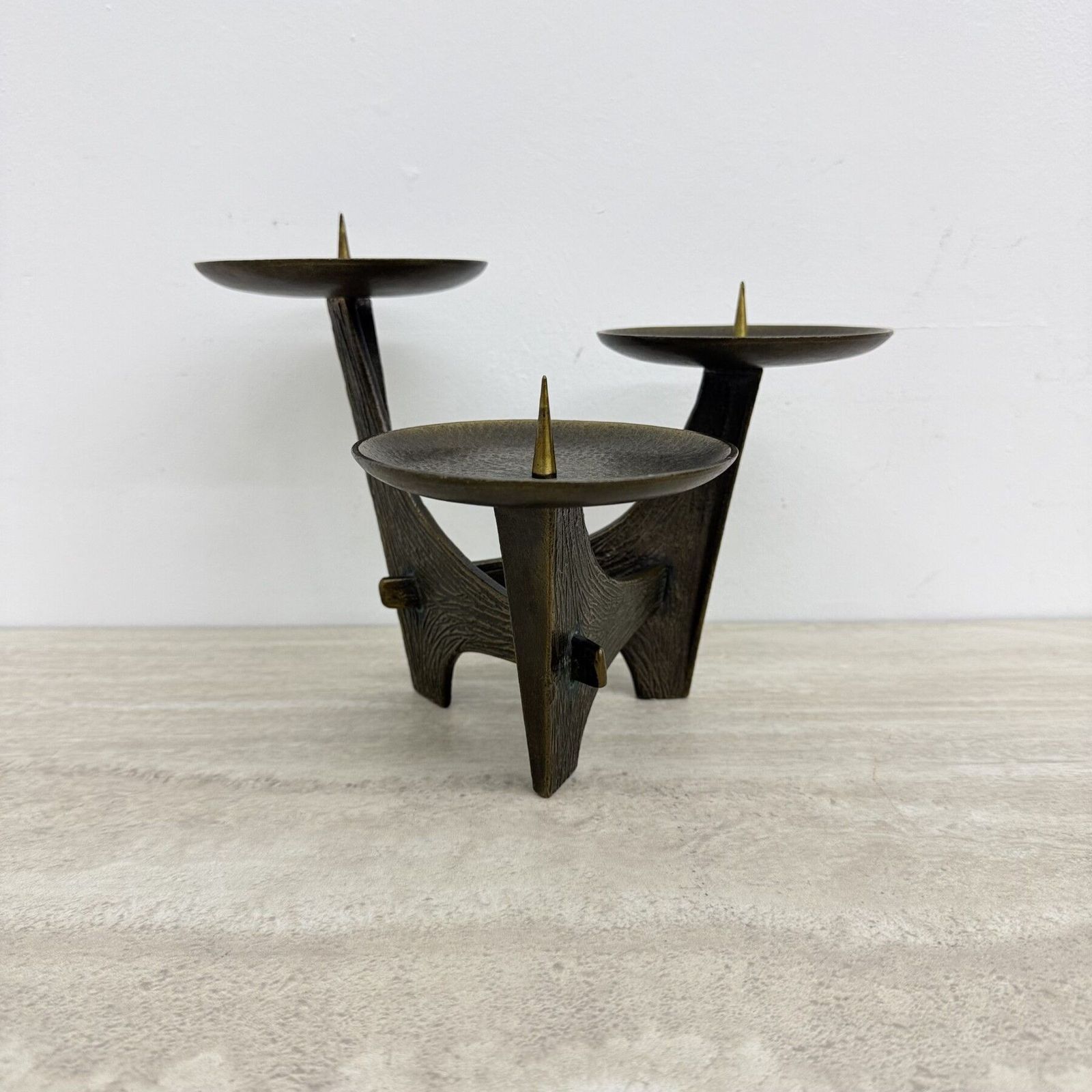 Modernistisch sculpturaal brutalistisch massief bronzen kandelaar, Frankrijk, jaren 1960 photo buy