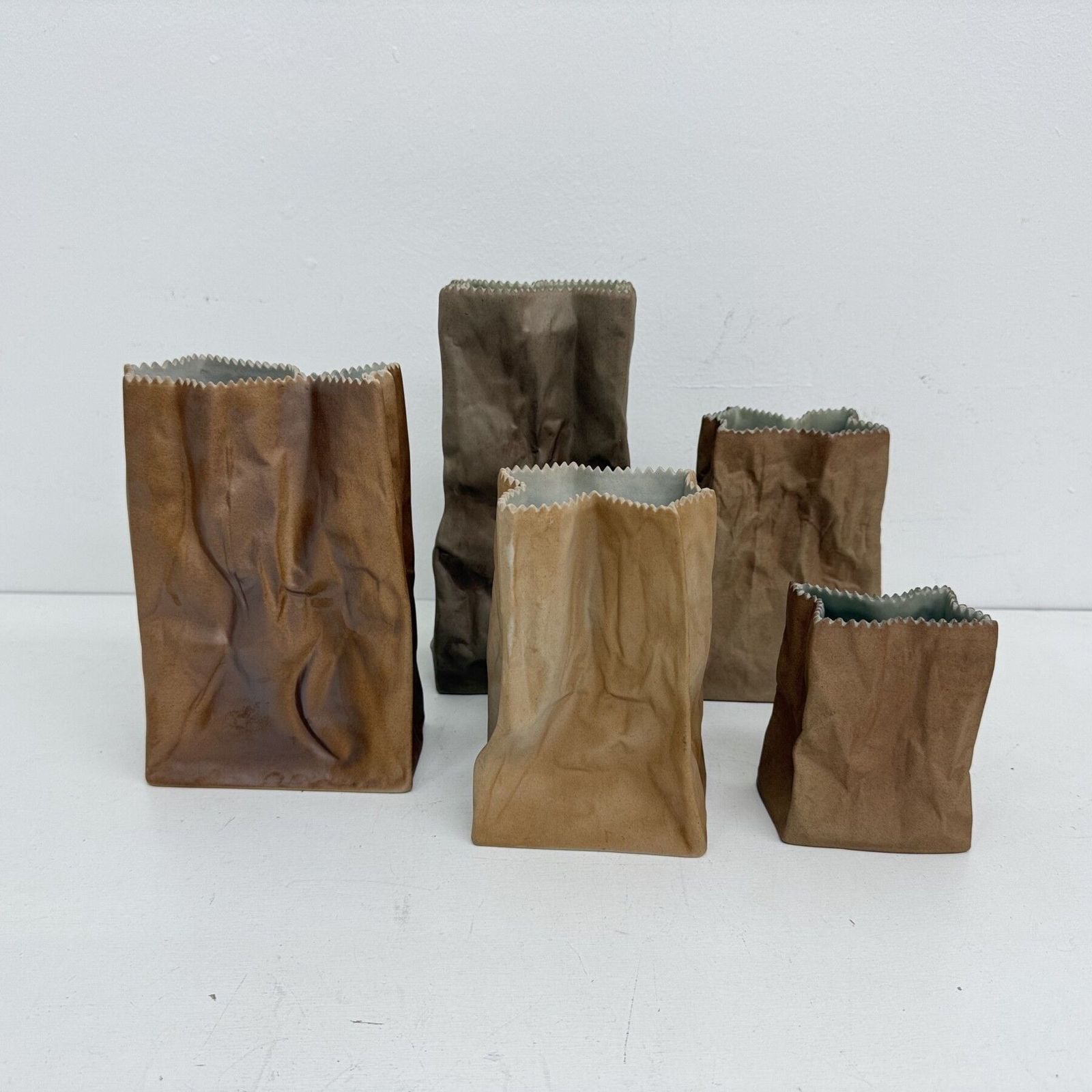 photo vintage Set van 6 Rosenthal Paper Bag vazen van Tapio Wirkkala, jaren 1970