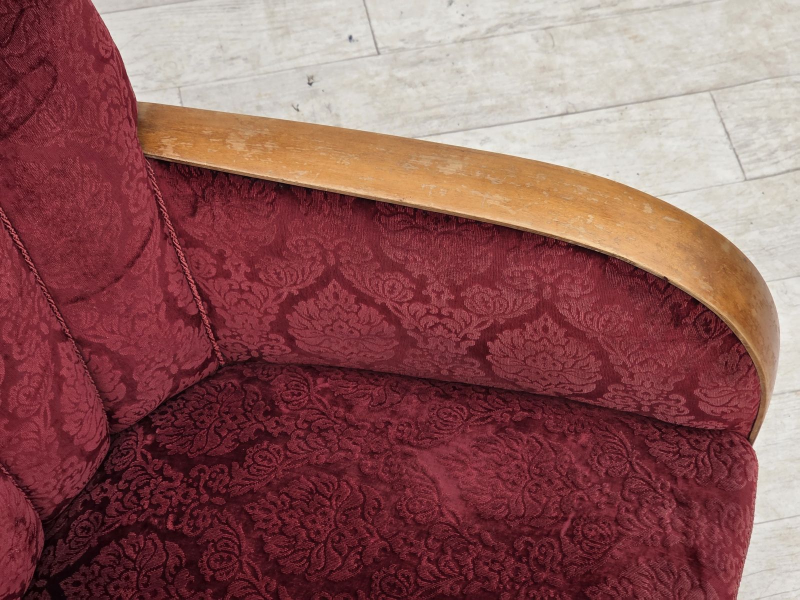 Ca. jaren 1960, Deense fauteuil, kersrood meubelvelours. photo buy