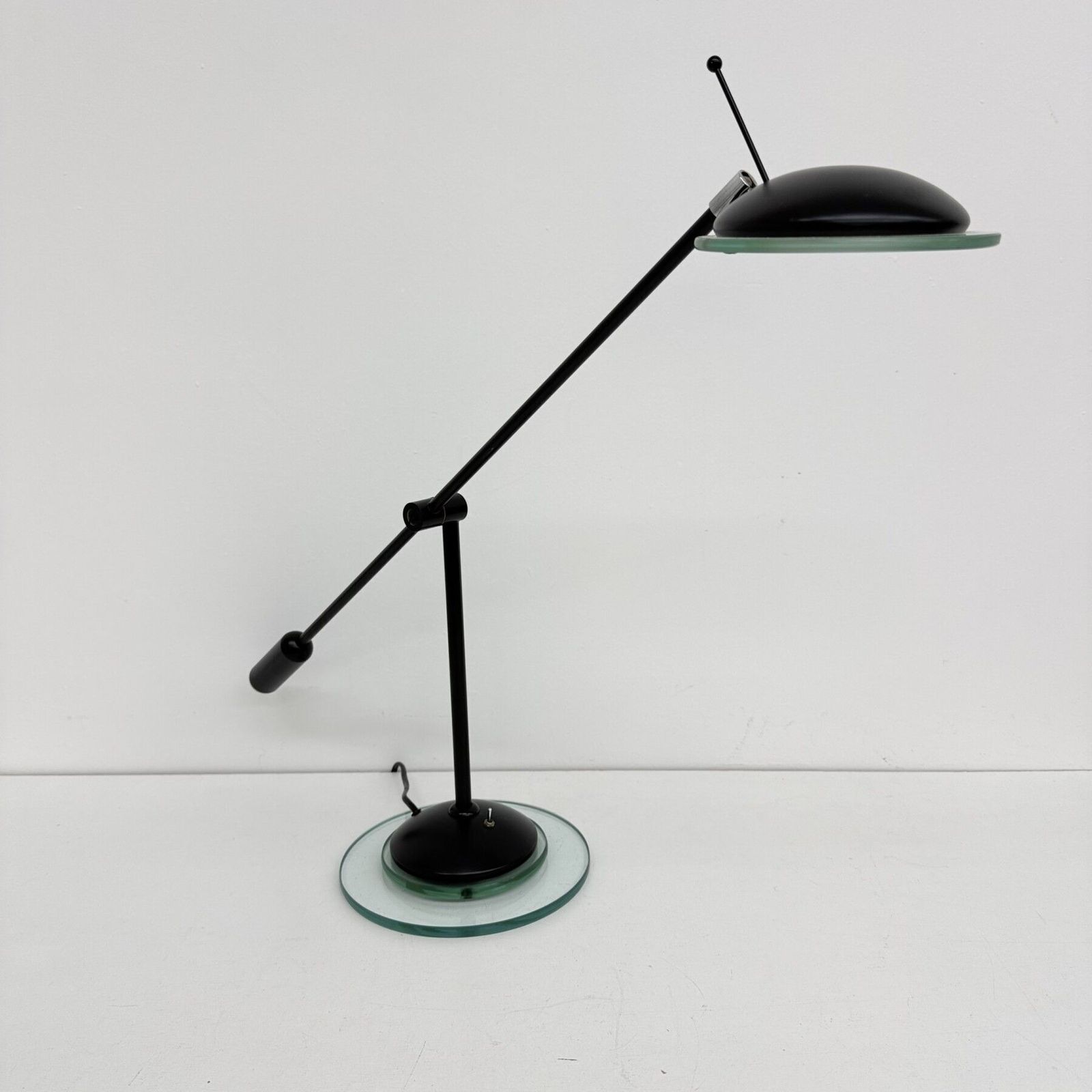 Postmodern Herda minimalistische bureaulamp, jaren 1980 photo Verlichting