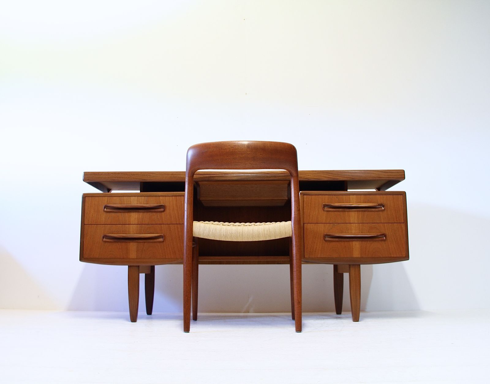 G Plan Fresco Teak Desk By Vb Wilkins   1960s photo 595.0