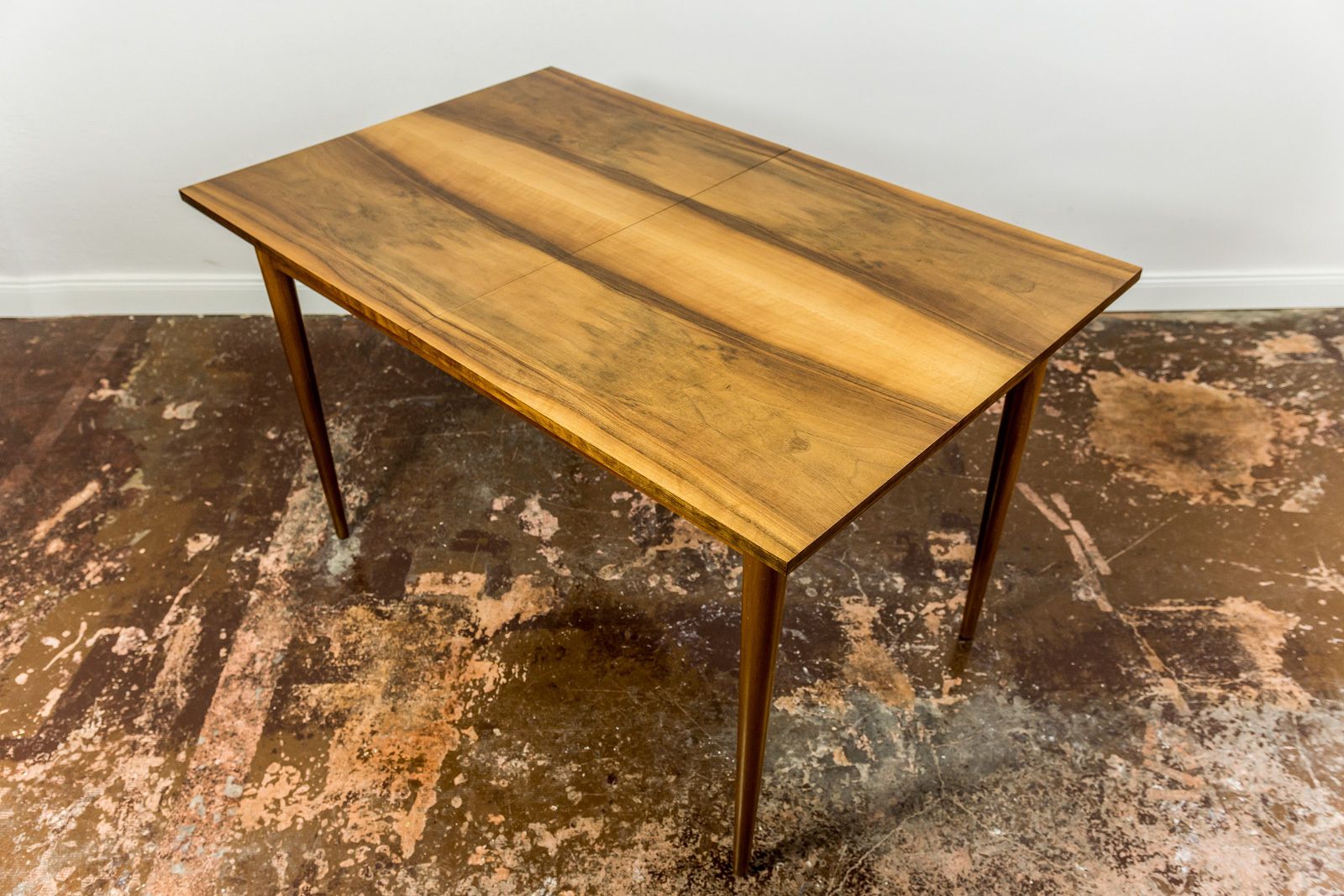 Mid-Century uitschuifbare eettafel in walnoot, jaren 1960 photo for sale