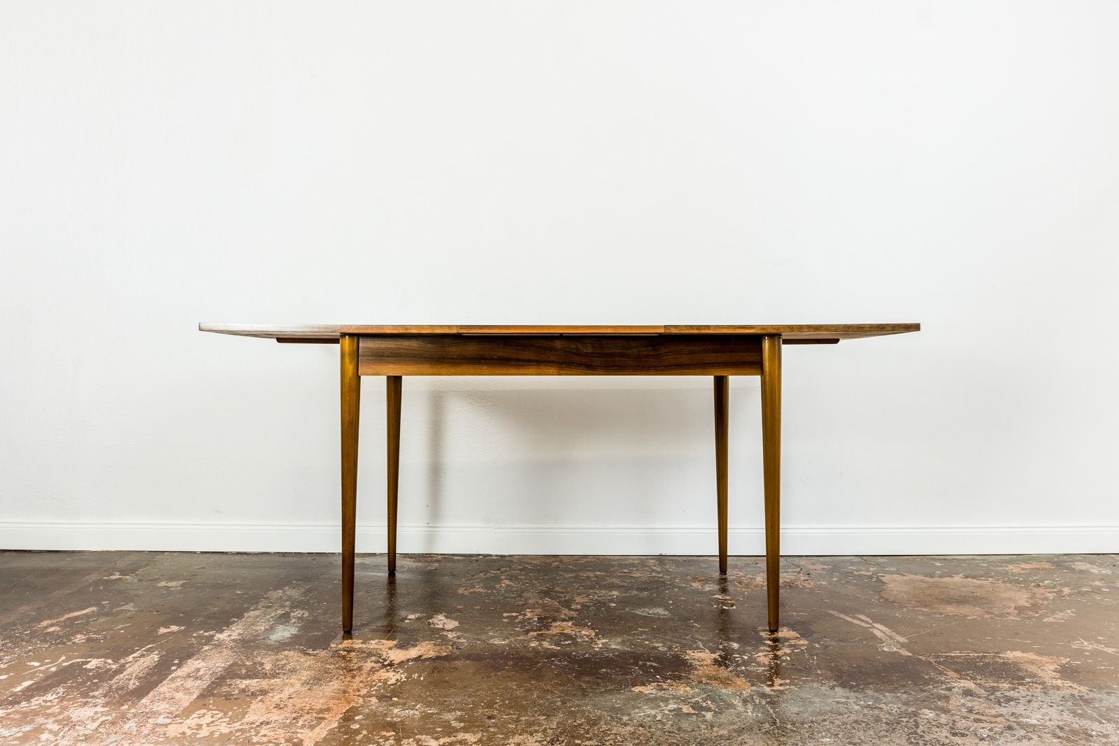 Mid-Century uitschuifbare eettafel in walnoot, jaren 1960 photo 800.0