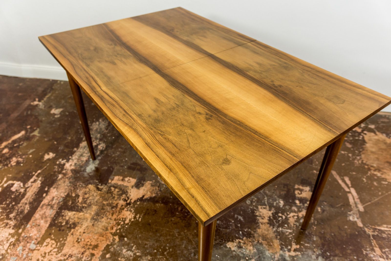 Mid-Century uitschuifbare eettafel in walnoot, jaren 1960 photo vinterior