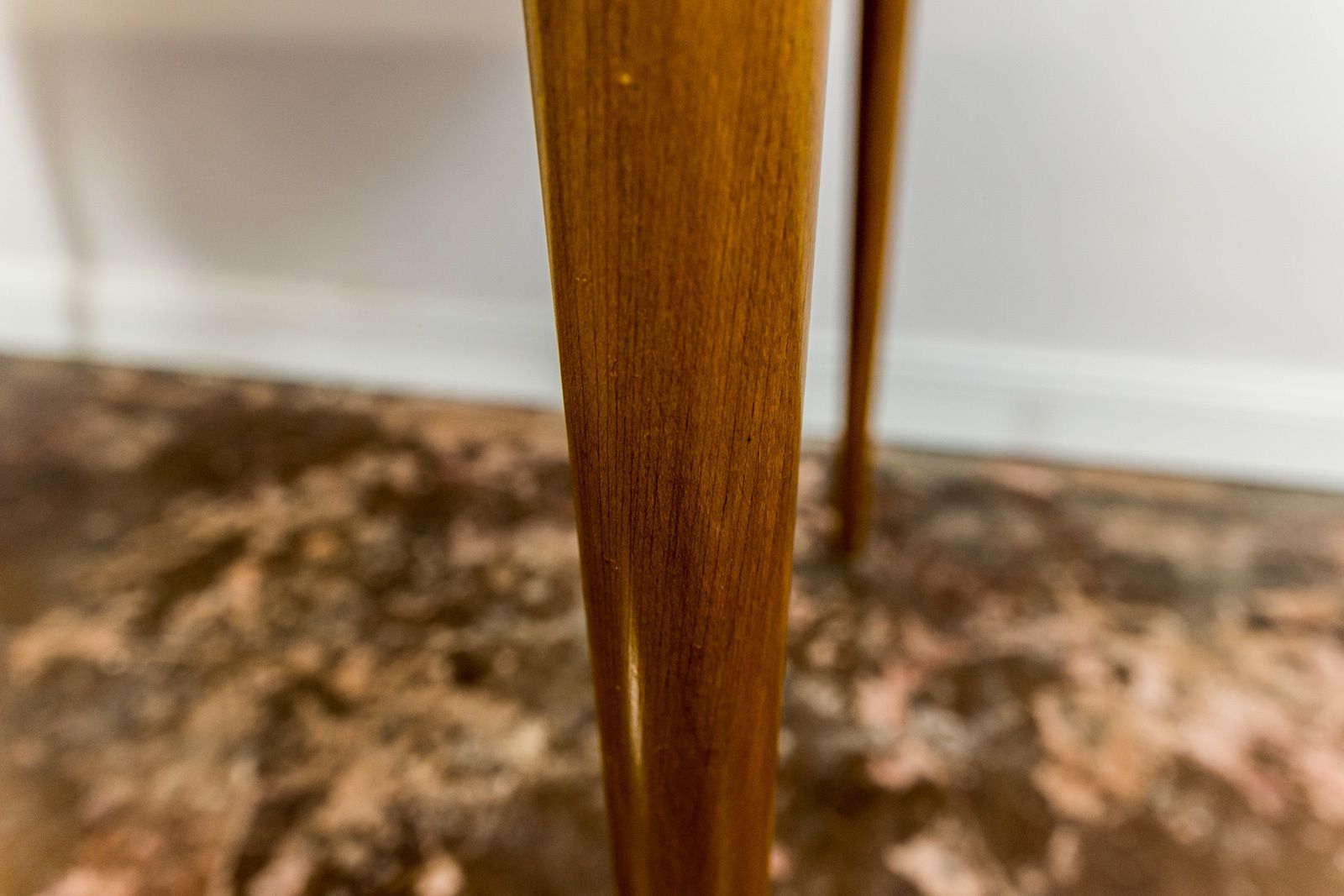 photo furniture Mid-Century uitschuifbare eettafel in walnoot, jaren 1960