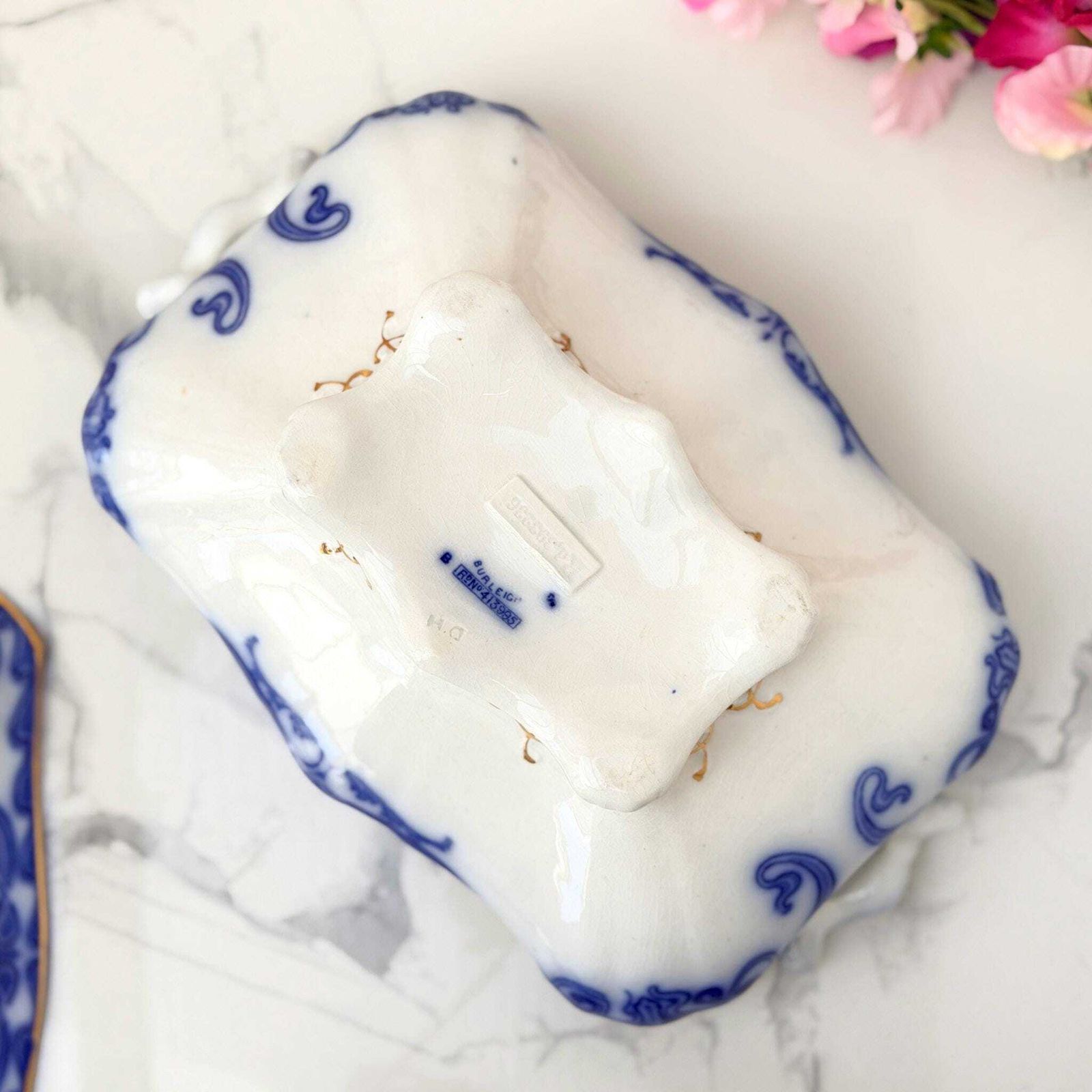 photo vintage Antieke Burleigh blauw-wit terrine, Art Nouveau met vergulde details, 1903