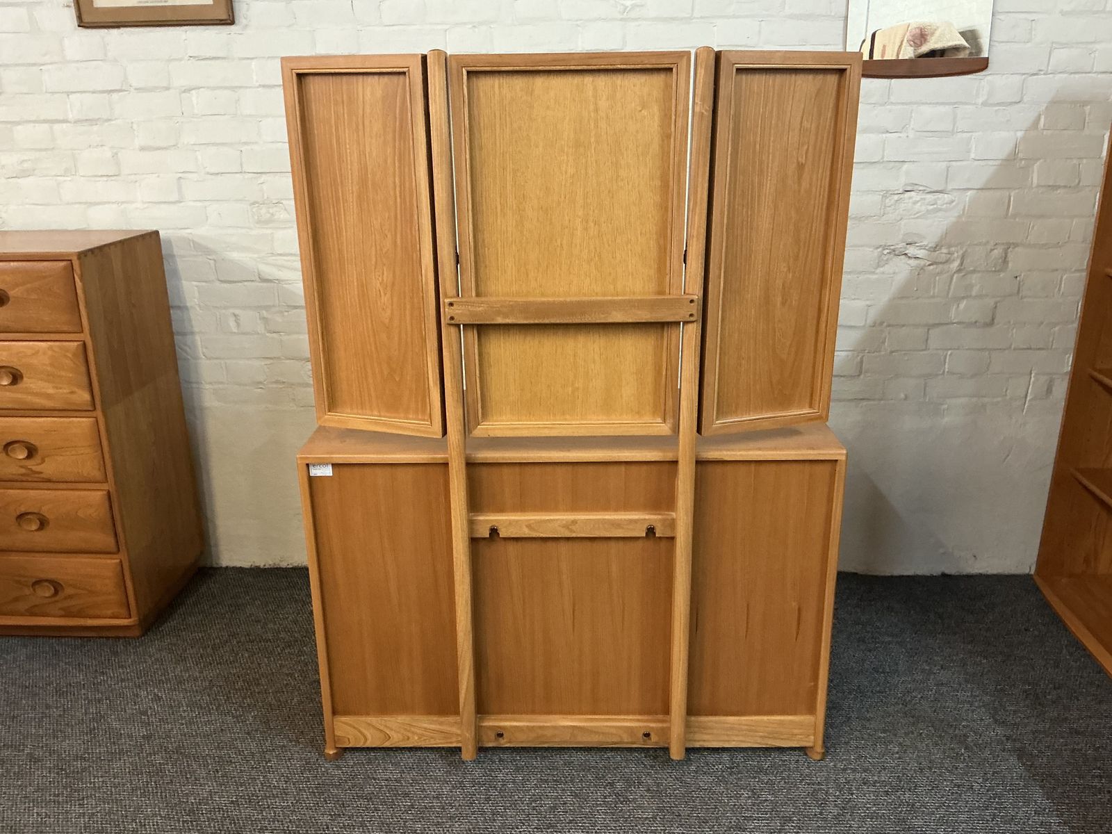 photo vintage Ercol Windsor Dressing Table In Light Finish.