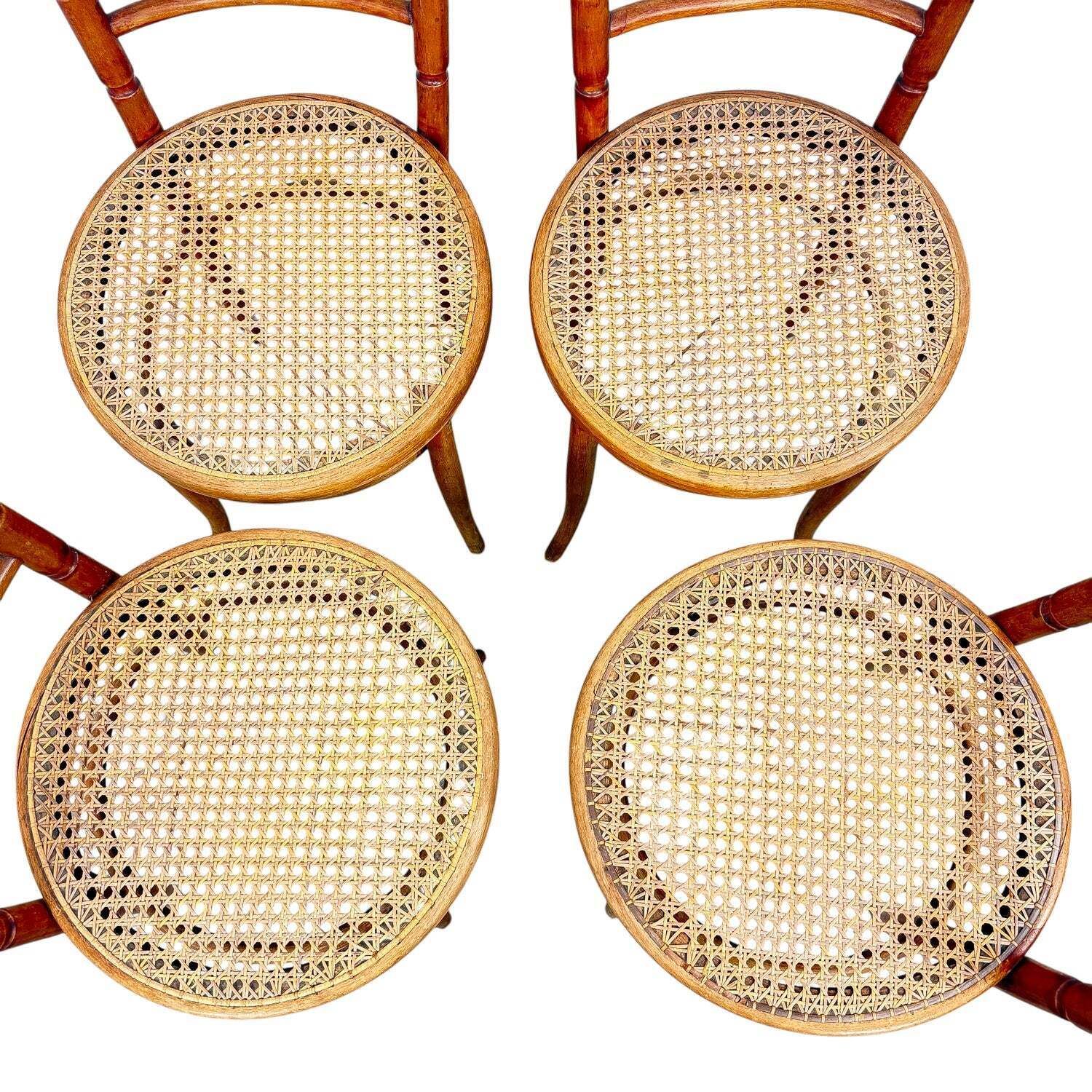Set van vier antieke gebogen houten caféstoel Thonet photo furniture