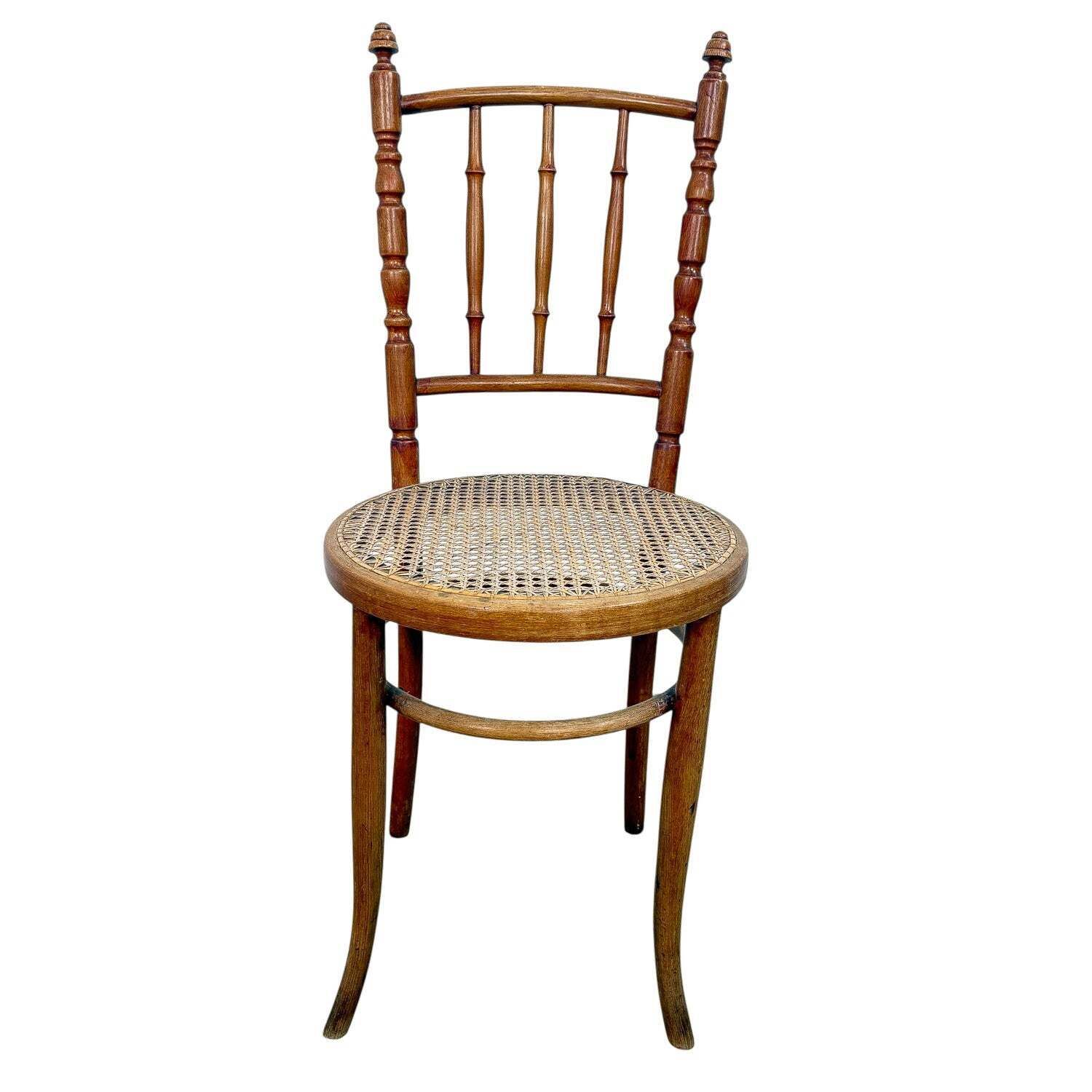 Set van vier antieke gebogen houten caféstoel Thonet photo vinterior