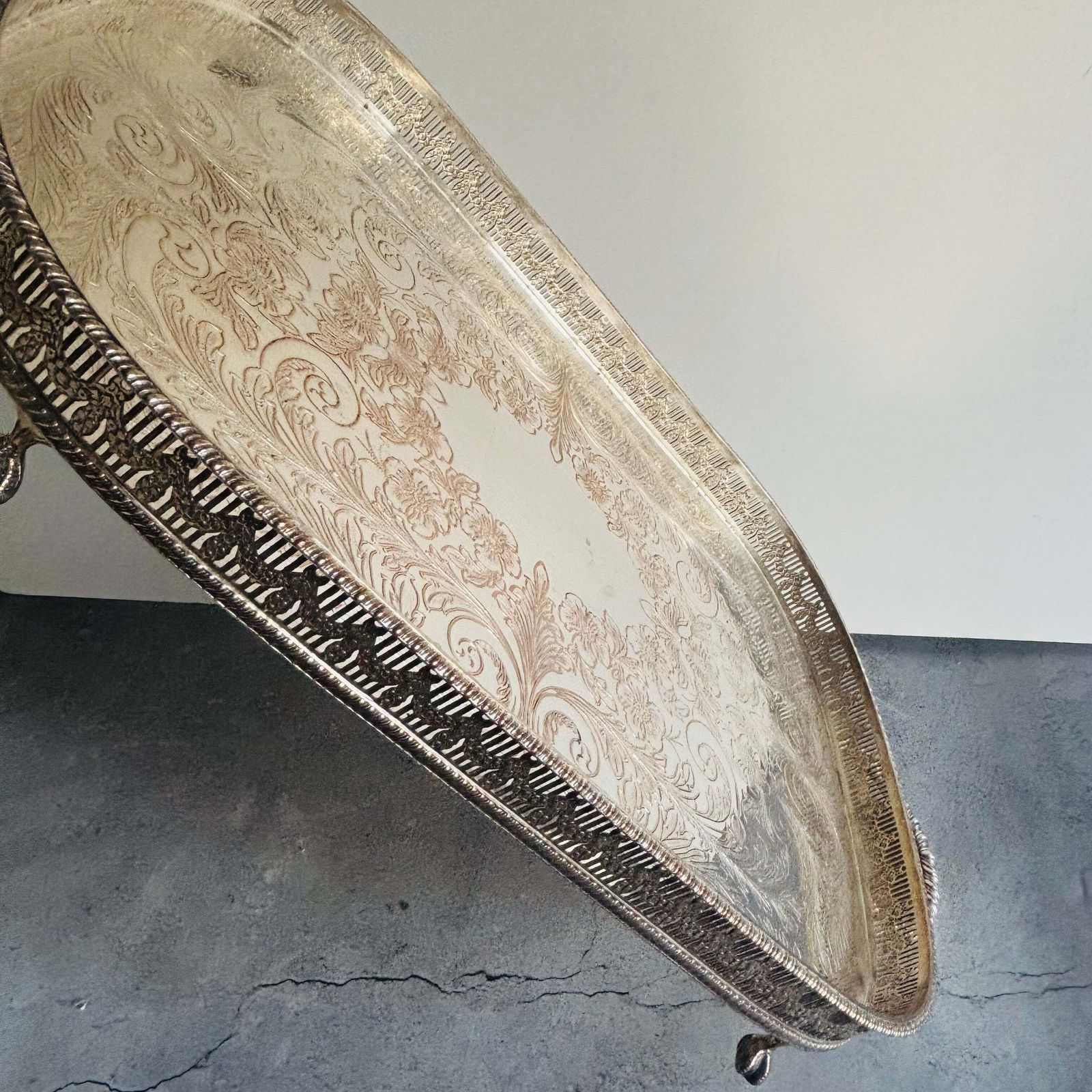 photo furniture Groot vintage verzilverd dienblad