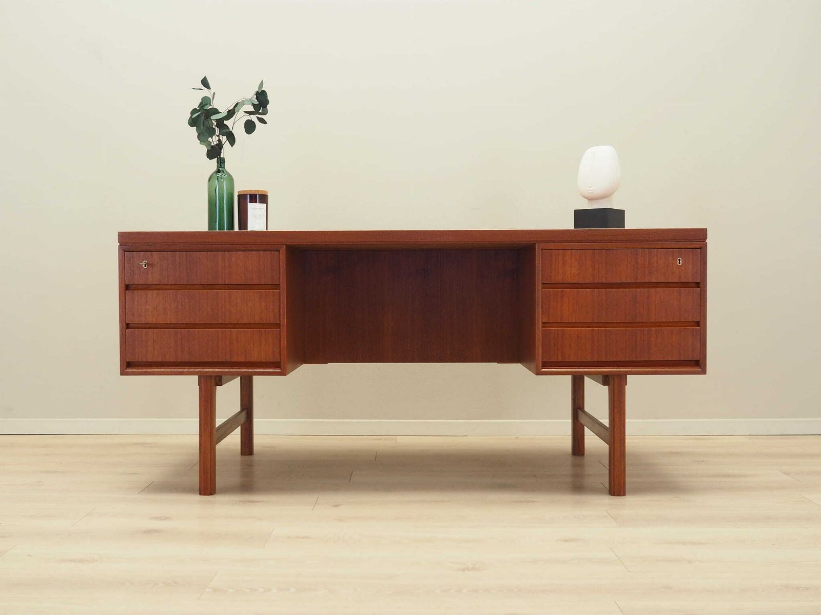 Teak Desk, Danish Design, 1970s, Production: Denmark photo furniture