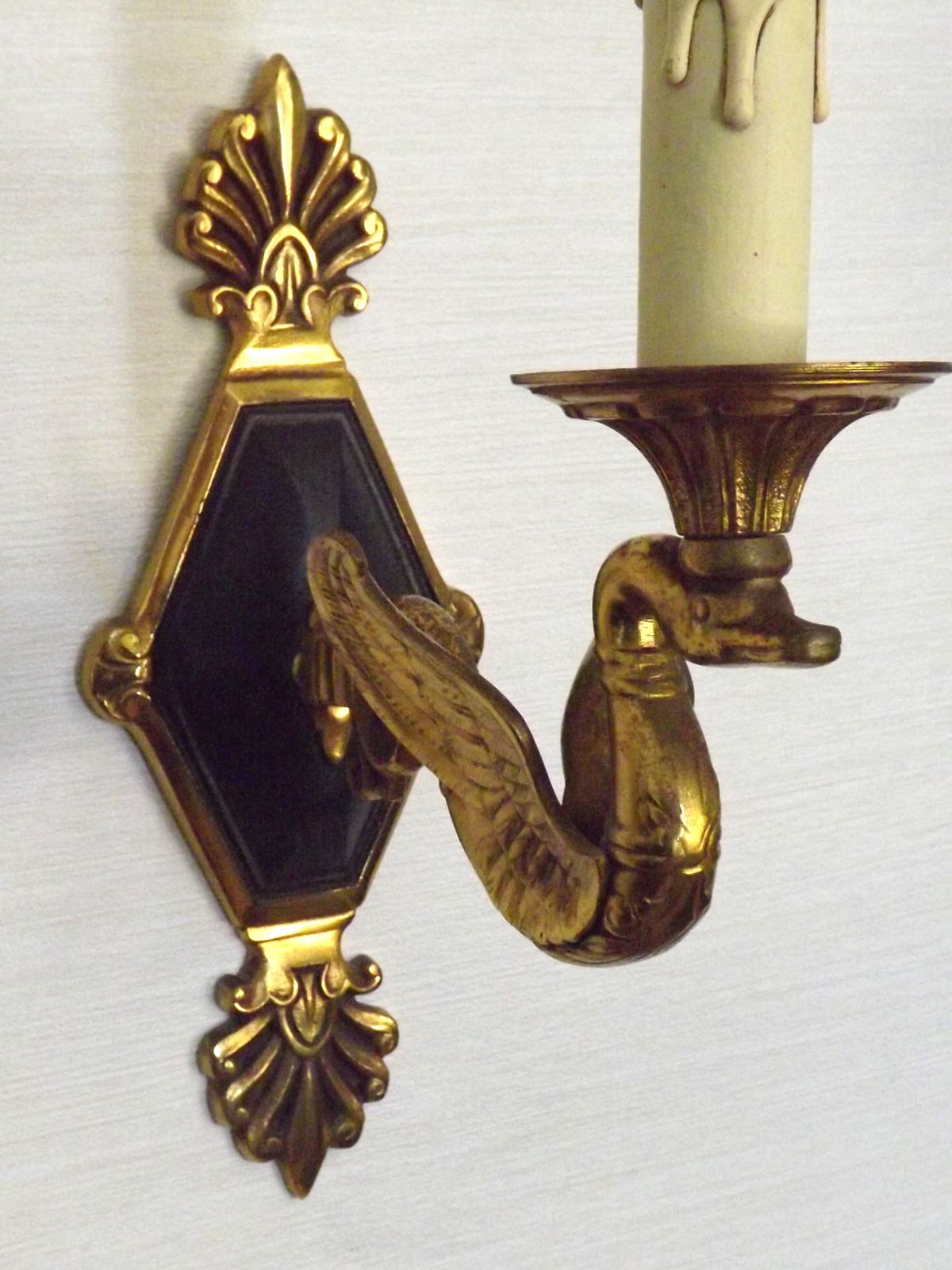 Verlichting Uitzonderlijk paar Franse Empire bronzen wandlampen met gevleugelde zwanenarmen photo