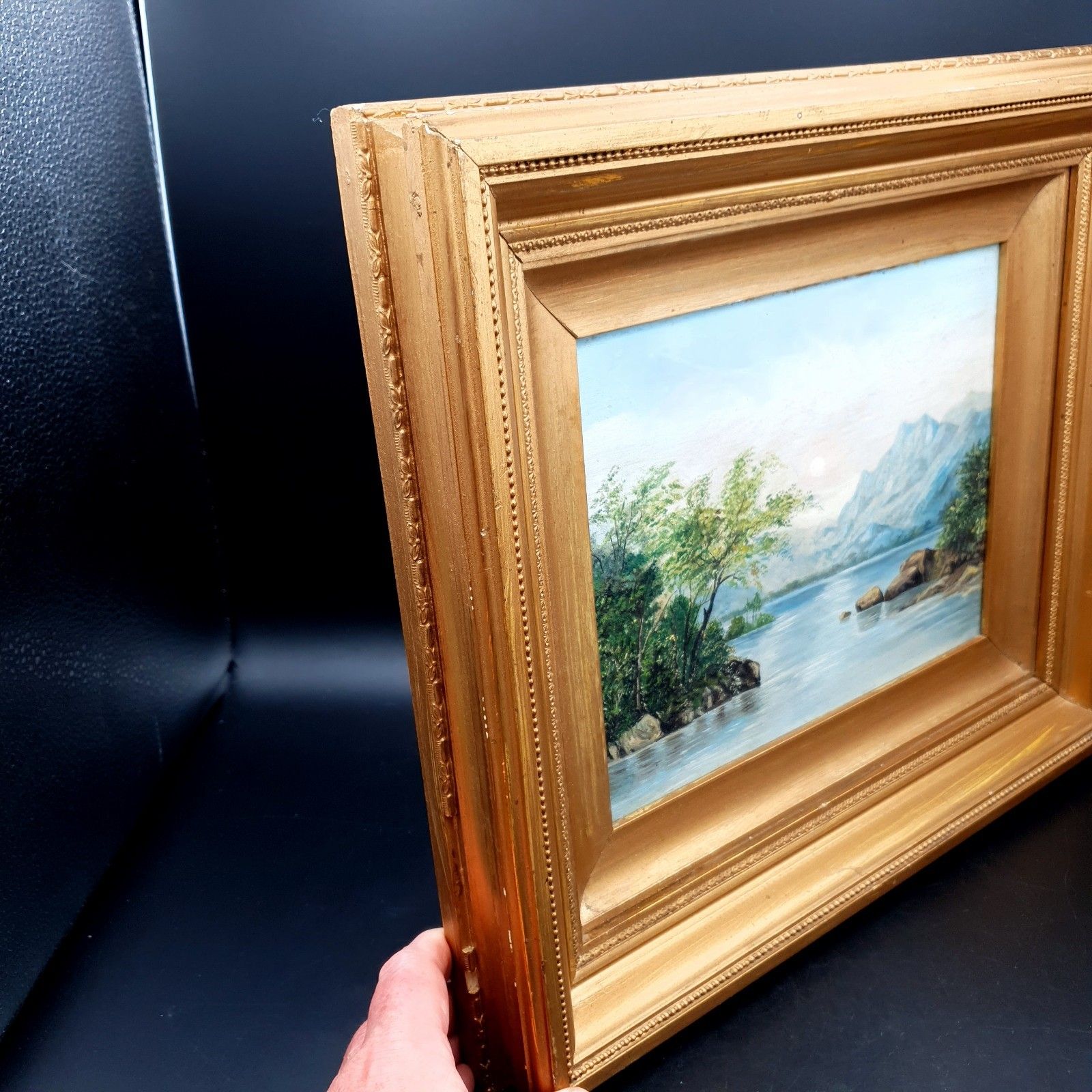 photo furniture Victoriaans olieverfschilderij op doek, bergmeerlandschap, toegeschreven aan W. B. Charles, ca. 1880