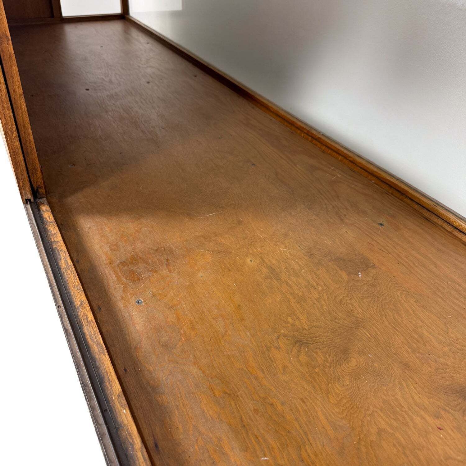 photo vintage Large Vintage Oak Shop Display Counter