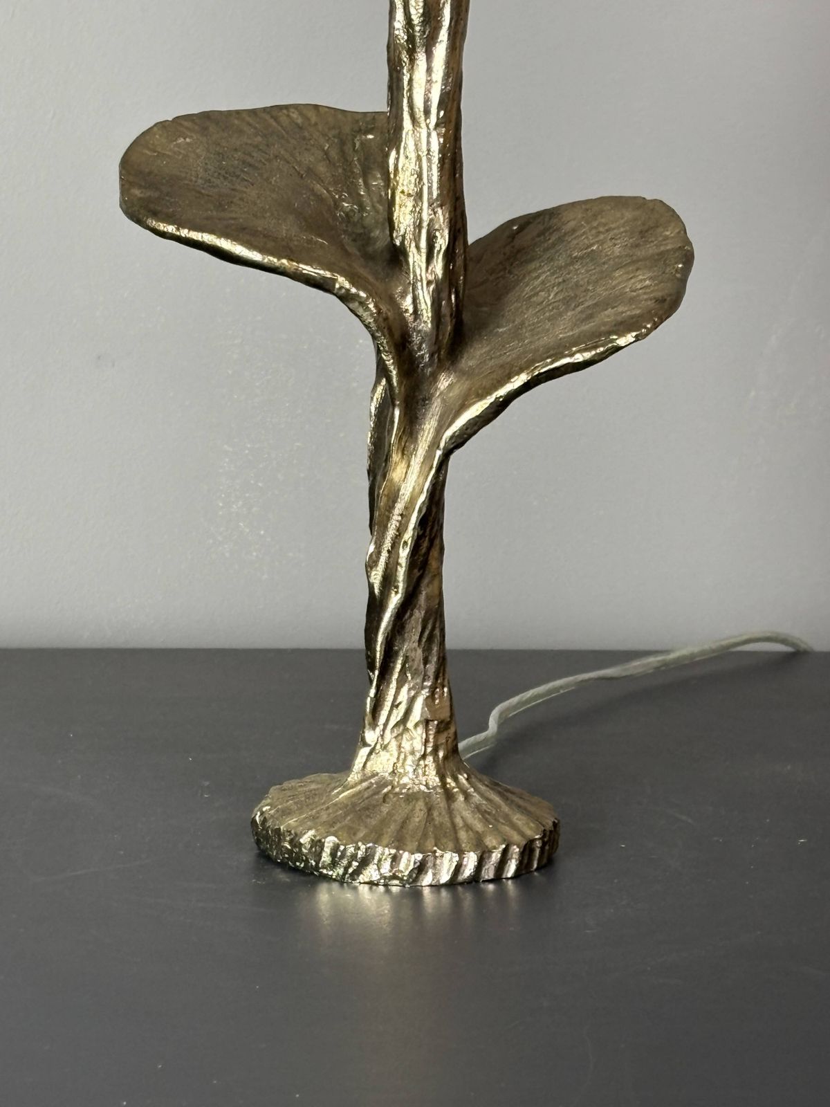 photo furniture Lampe de table en laiton massif argenté avec abat-jour en tissu cocon, sur mesure, années 1970