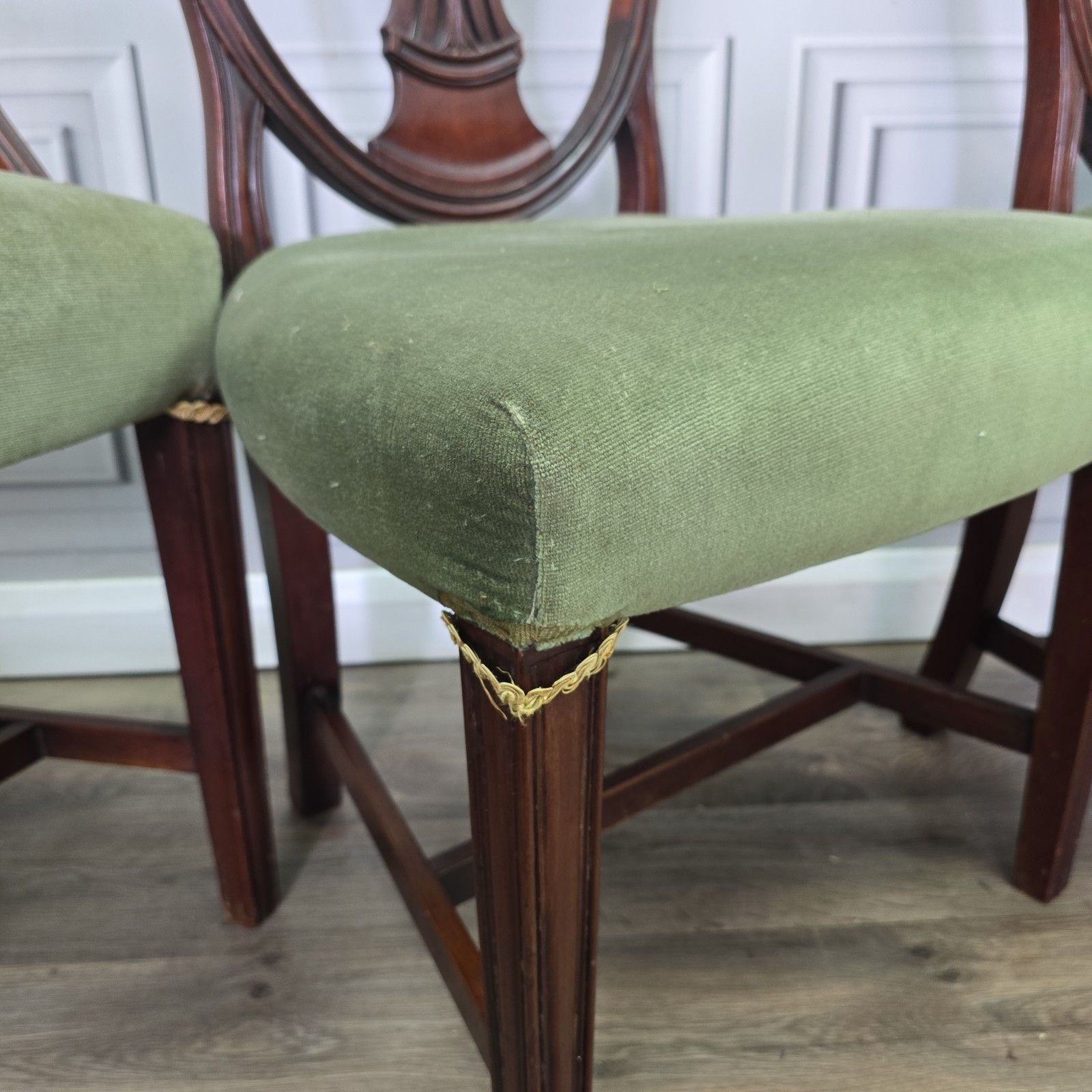 photo vintage Antique Dining Chairs Set Of 6 Hepplewhite Style Mahogany Shield Back Seats